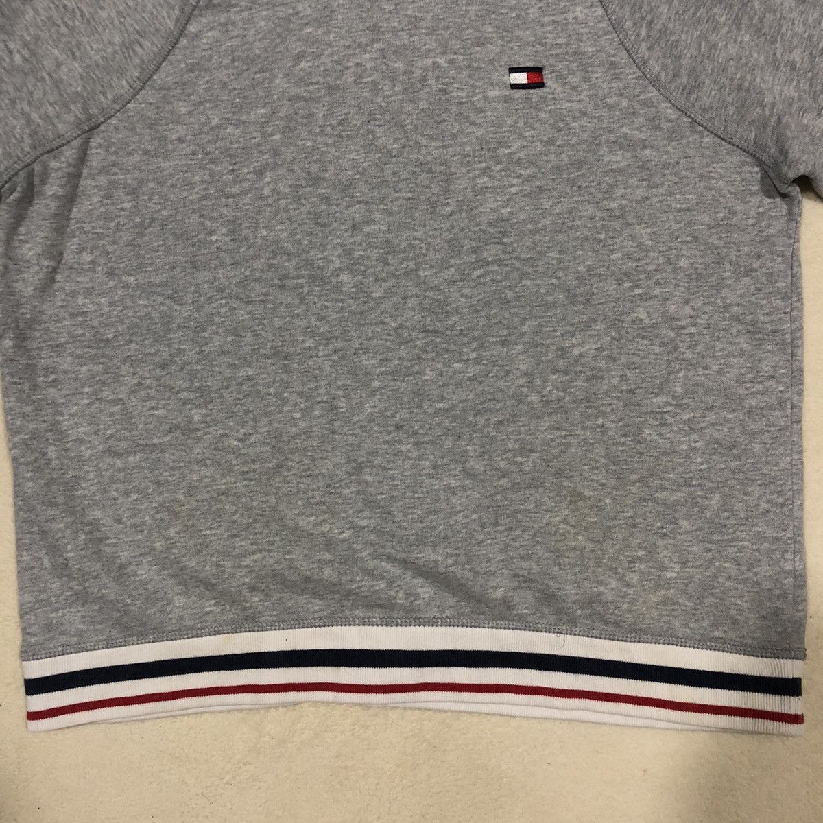 Japanese Brand × Tommy Hilfiger TOMMY HILFIGER Small Embroidered Logo Sweatshirt Size S / US 4 / IT 40 - 3 Thumbnail