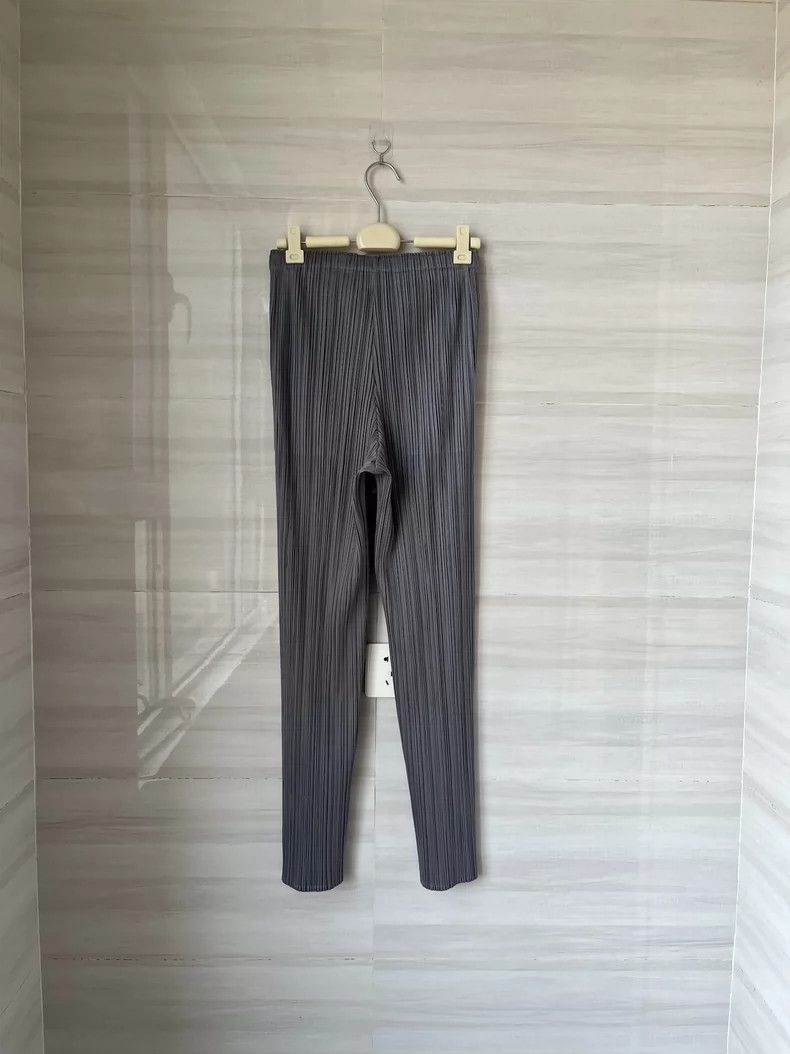 Issey Miyake issey miyake size:4 Dark grey pleated pants Size 42" / US 20 - 2 Thumbnail
