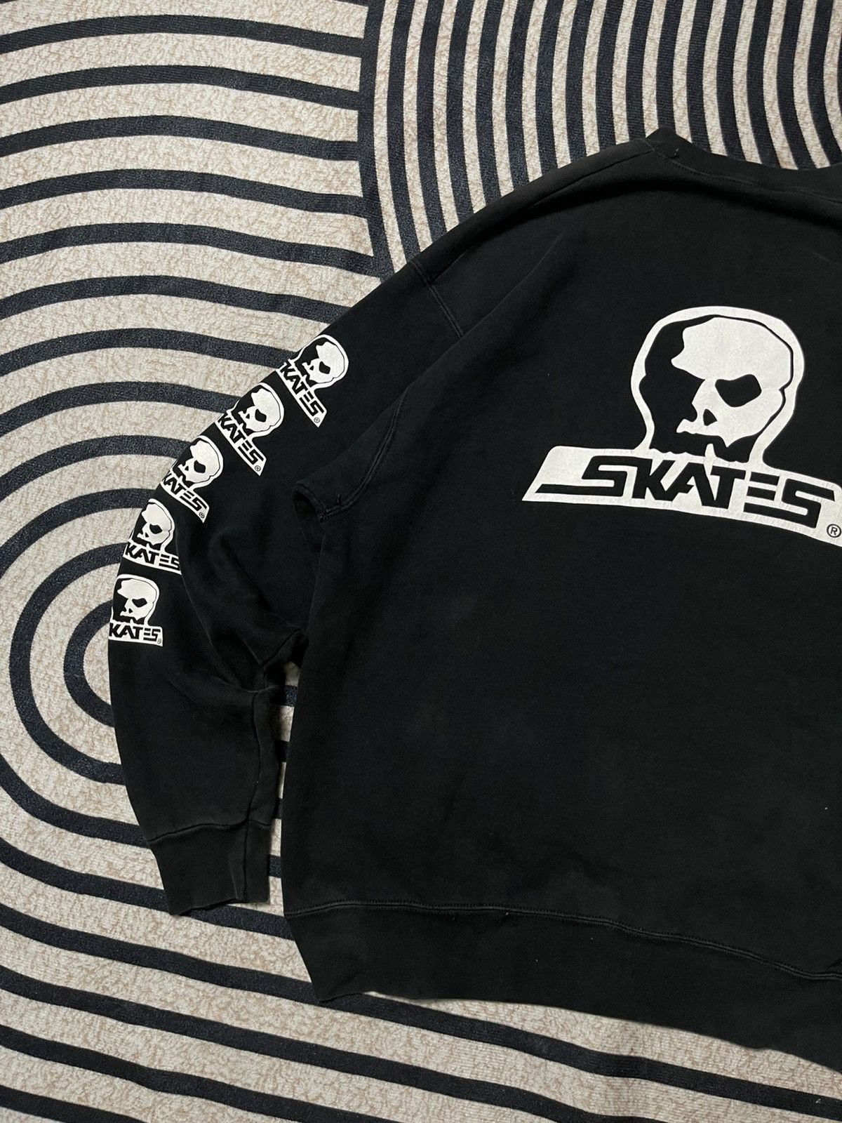 Fruit Of The Loom 90s OG SKULL SKATES SKATEBOARD SWEATSHIRT SUN FADED Size US XL / EU 56 / 4 - 10 Thumbnail
