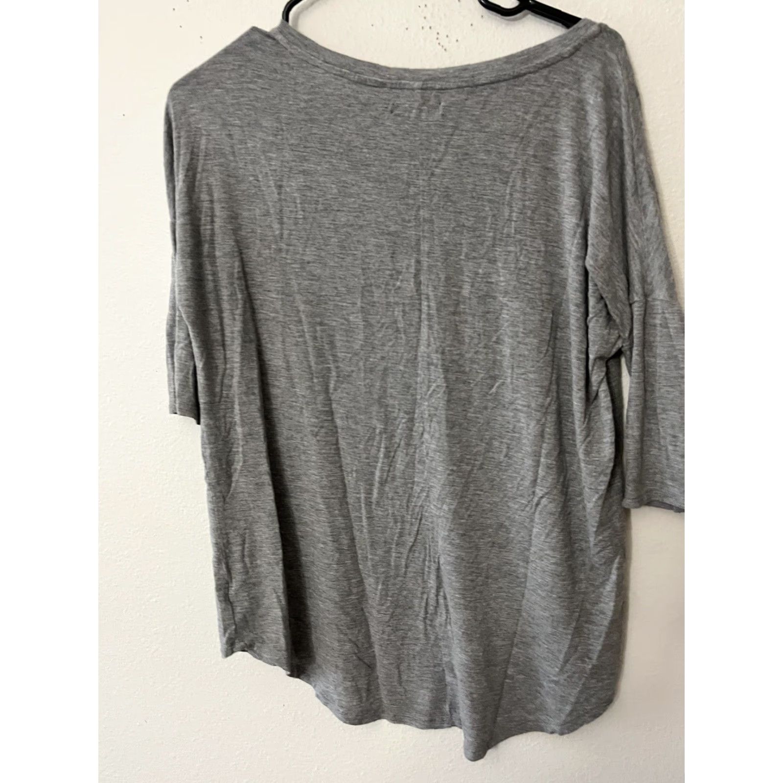 American Eagle Outfitters American Eagle Outfitters V-Neck T-Shirt Women's XS Gray Striped Casual Tee Size XS / US 0-2 / IT 36-38 - 2 Thumbnail