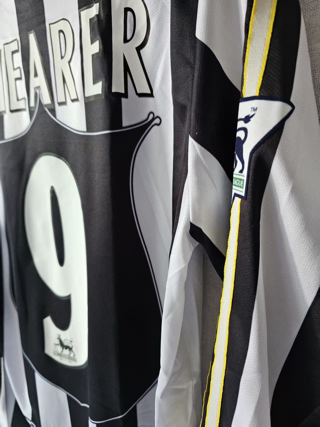 Other 1995 1996 Newcastle United 9 Alan Shearer Jersey S Size US S / EU 44-46 / 1 - 4 Thumbnail