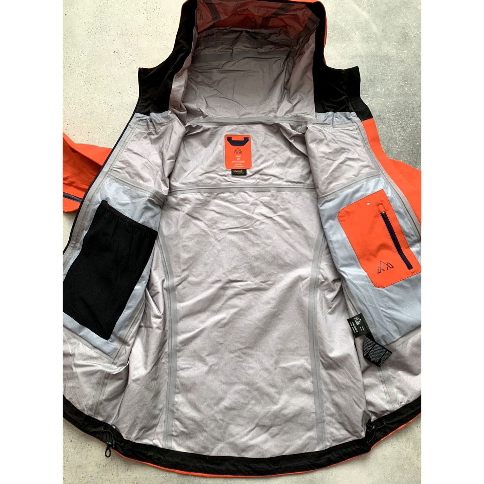 Vintage FJERN Windbreaker Jacket Men's M Orange Full Zip Water Resistant Outdoor Windbreaker Jacket Size US M / EU 48-50 / 2 - 7 Thumbnail