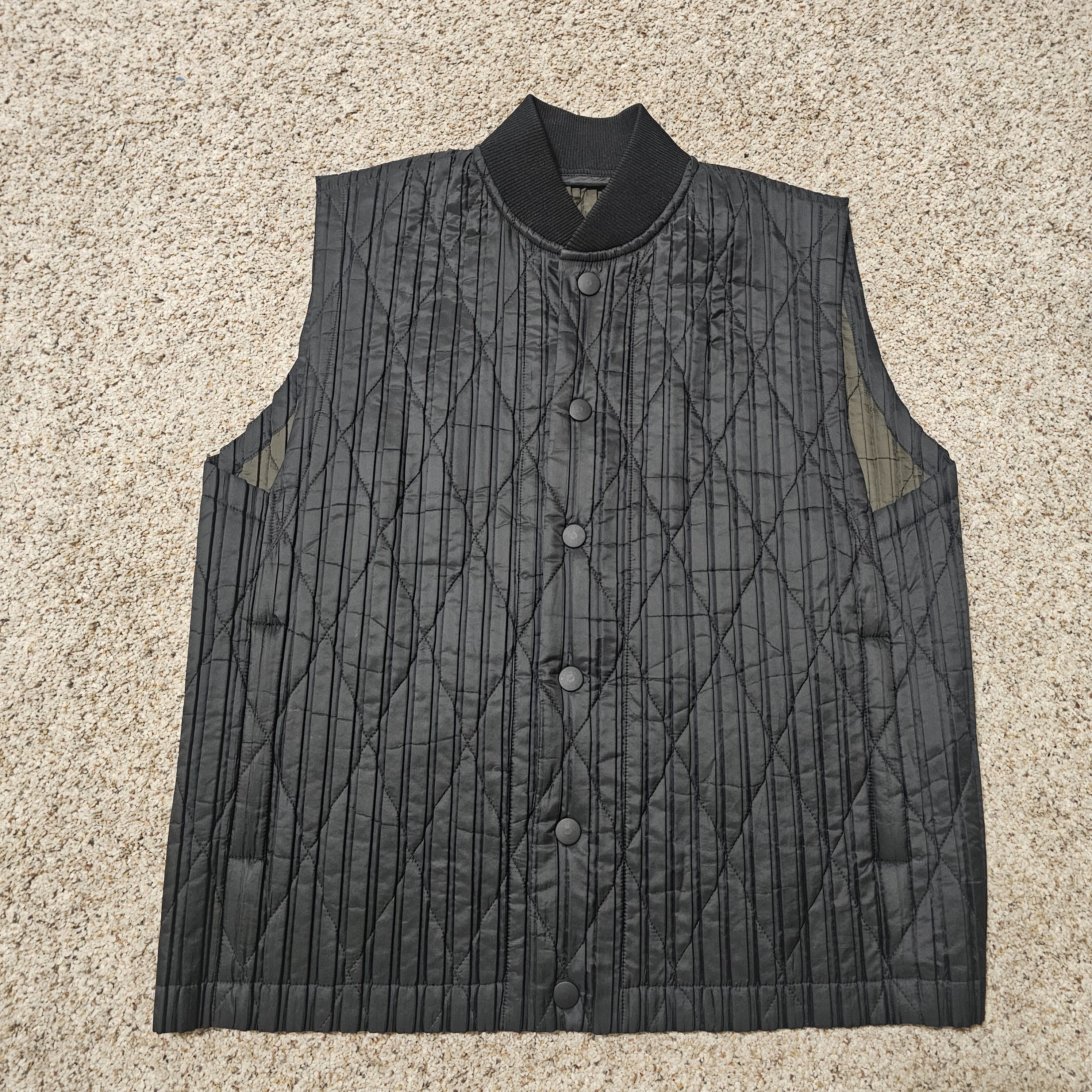 Issey Miyake Homme Plissé Issey Miyake Black Padded Pleats Vest Size 2/M Size US M / EU 48-50 / 2 - 5 Thumbnail