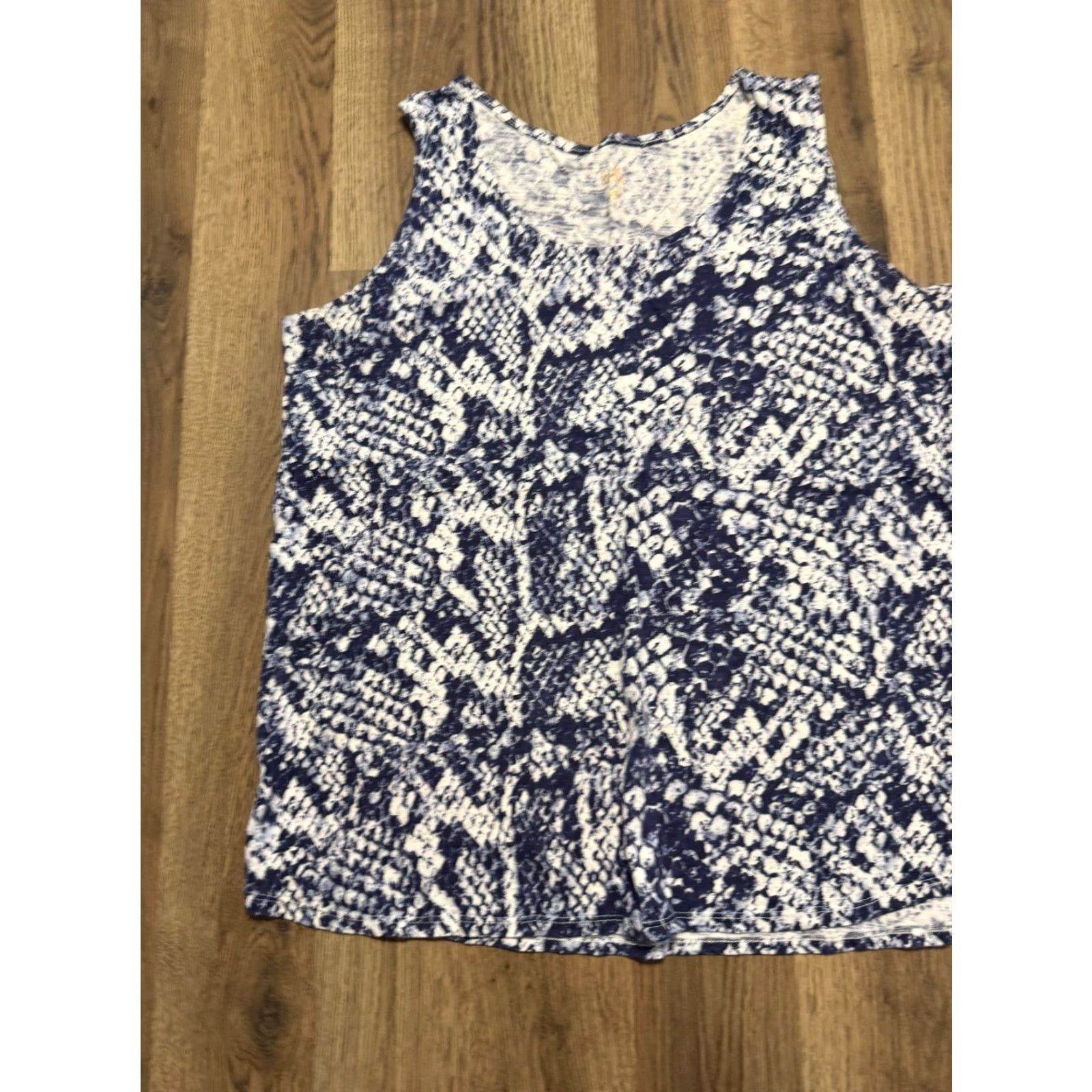 Vintage Belle Tank Top Women's Size Medium Blue White Allover Printed Round Neck Shirt Tank Belle Tank Top Mens? No. Size M / US 6-8 / IT 42-44 - 4 Thumbnail