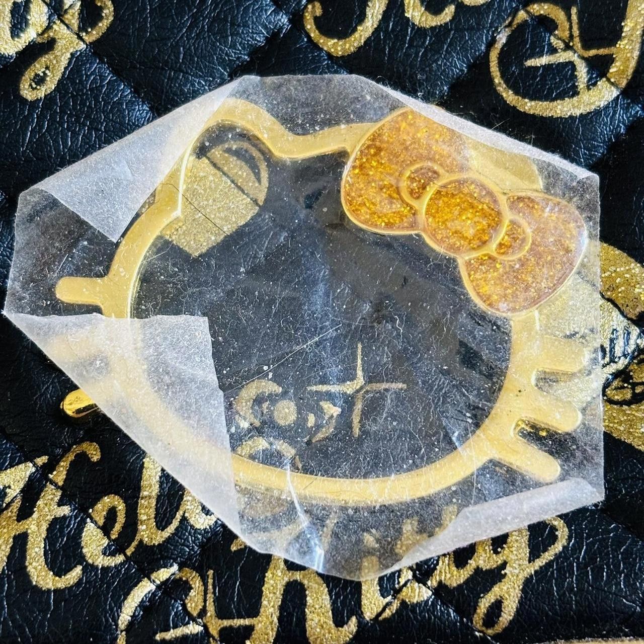 Designer × Vintage Vintage y2k Hello Kitty Black and Gold Crossbody Bag Size ONE SIZE - 2 Thumbnail
