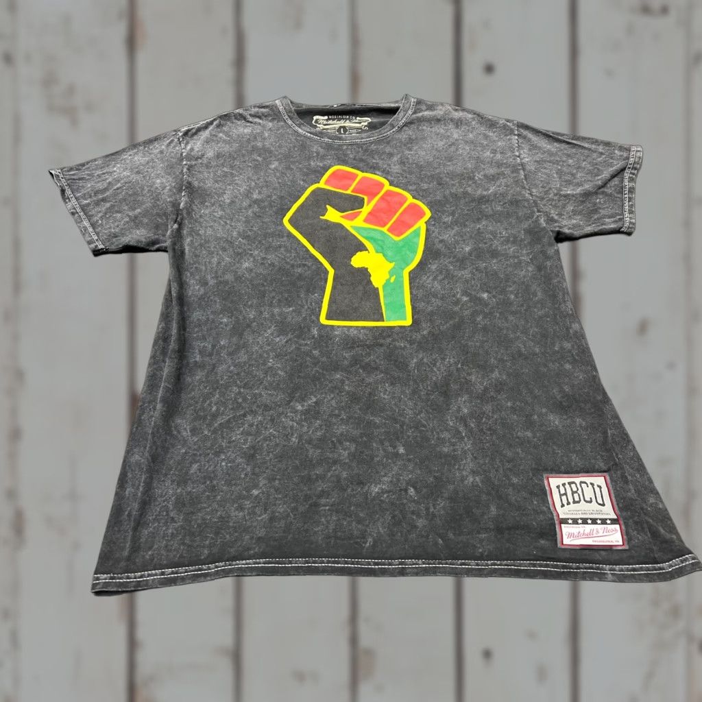 Mitchell & Ness Mitchell & Ness HBCU Fist Black Graphic Shirt Large Short Sleeve Casual Mens Size US L / EU 52-54 / 3 - 1 Thumbnail