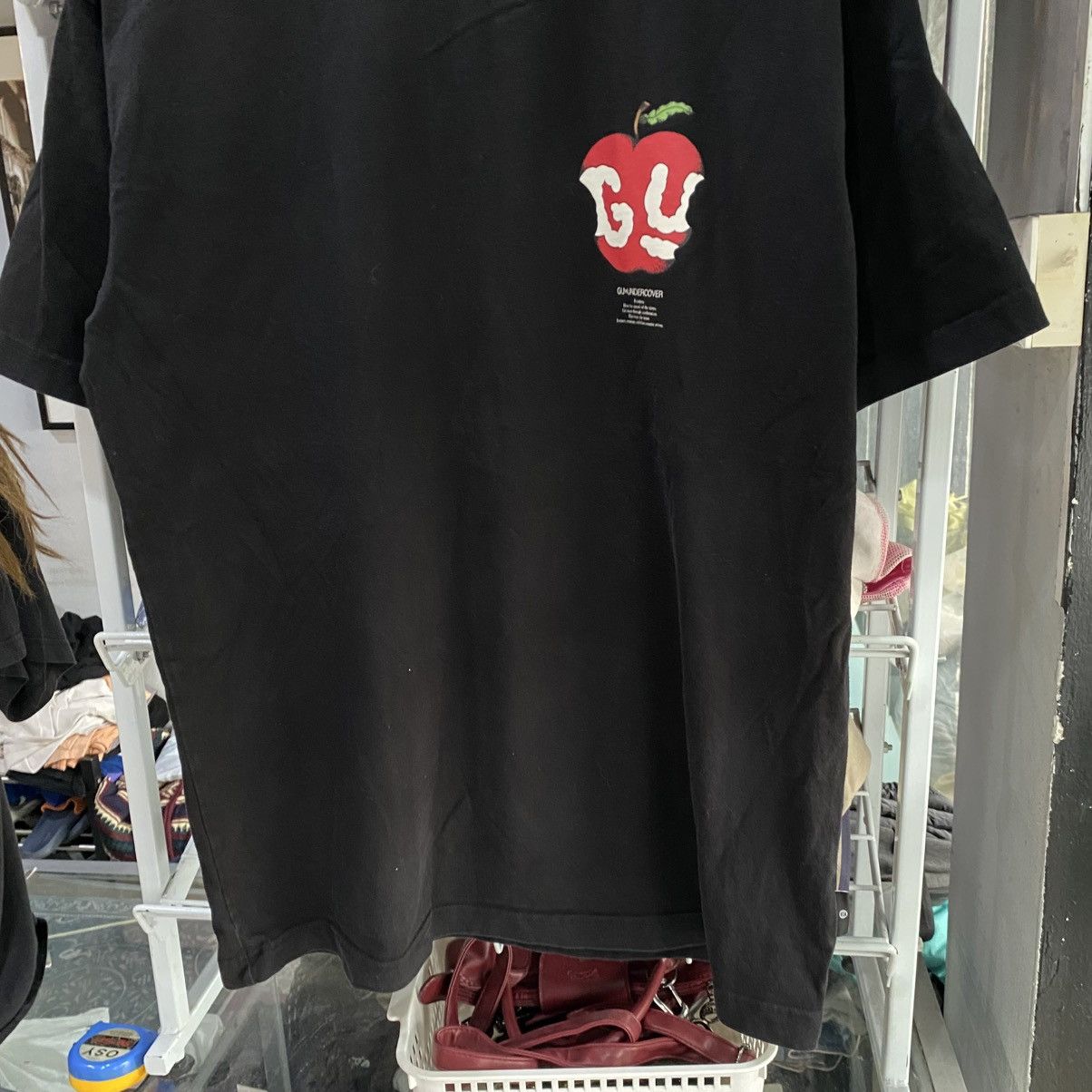 Jun Takahashi × Undercover Undercover × GU Apple Tee Black Size US XL / EU 56 / 4 - 4 Thumbnail