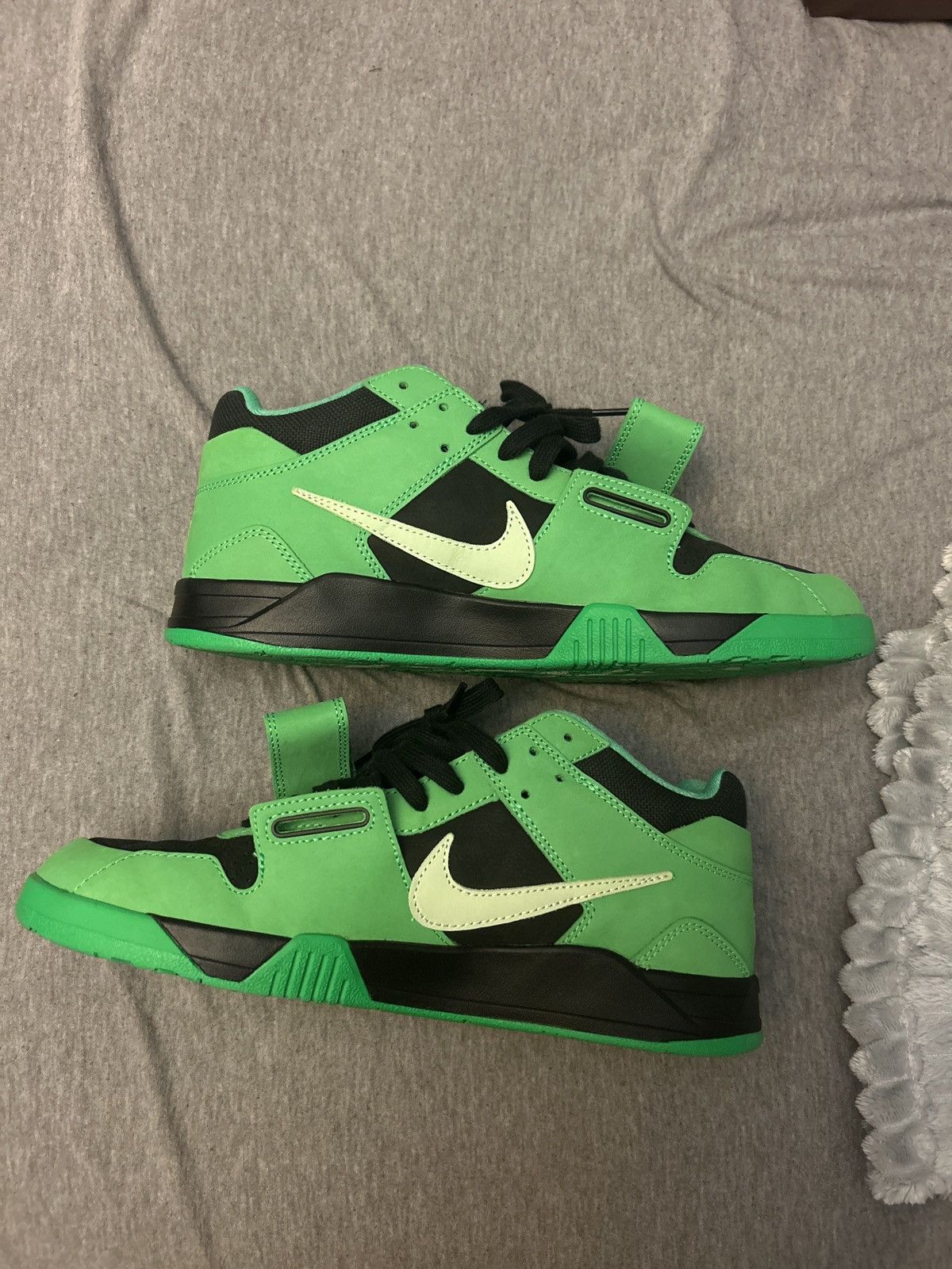 Travis Scott Travis Scott Jumpman Jack Green Spark Size US 12 / EU 45 - 2 Thumbnail