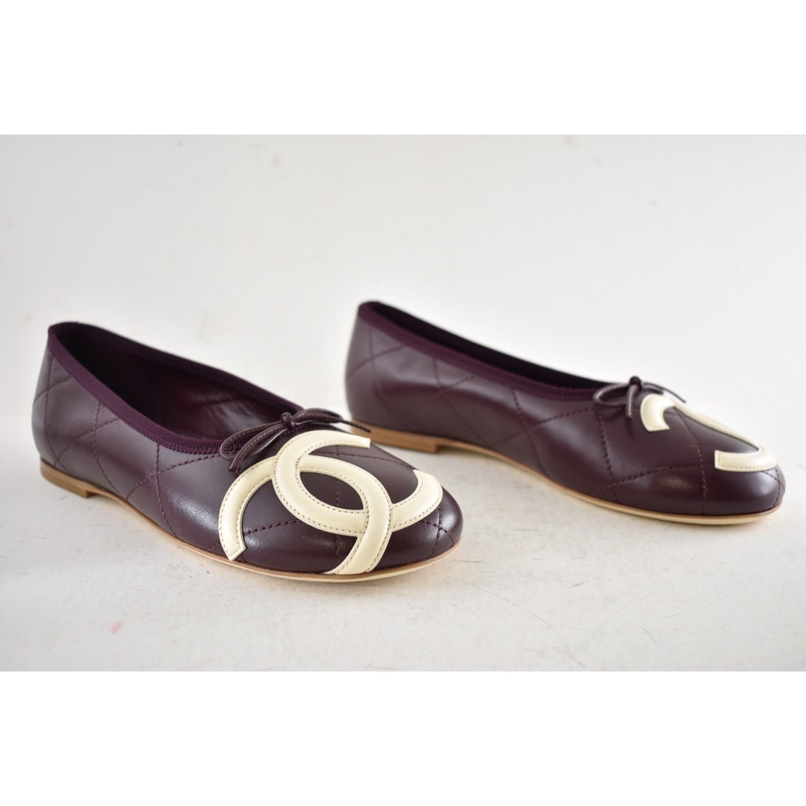 Chanel Beach Cambon Burgundy Red Ivory CC Ballet Flat 37.5 Size US 7.5 / IT 37.5 - 4 Thumbnail