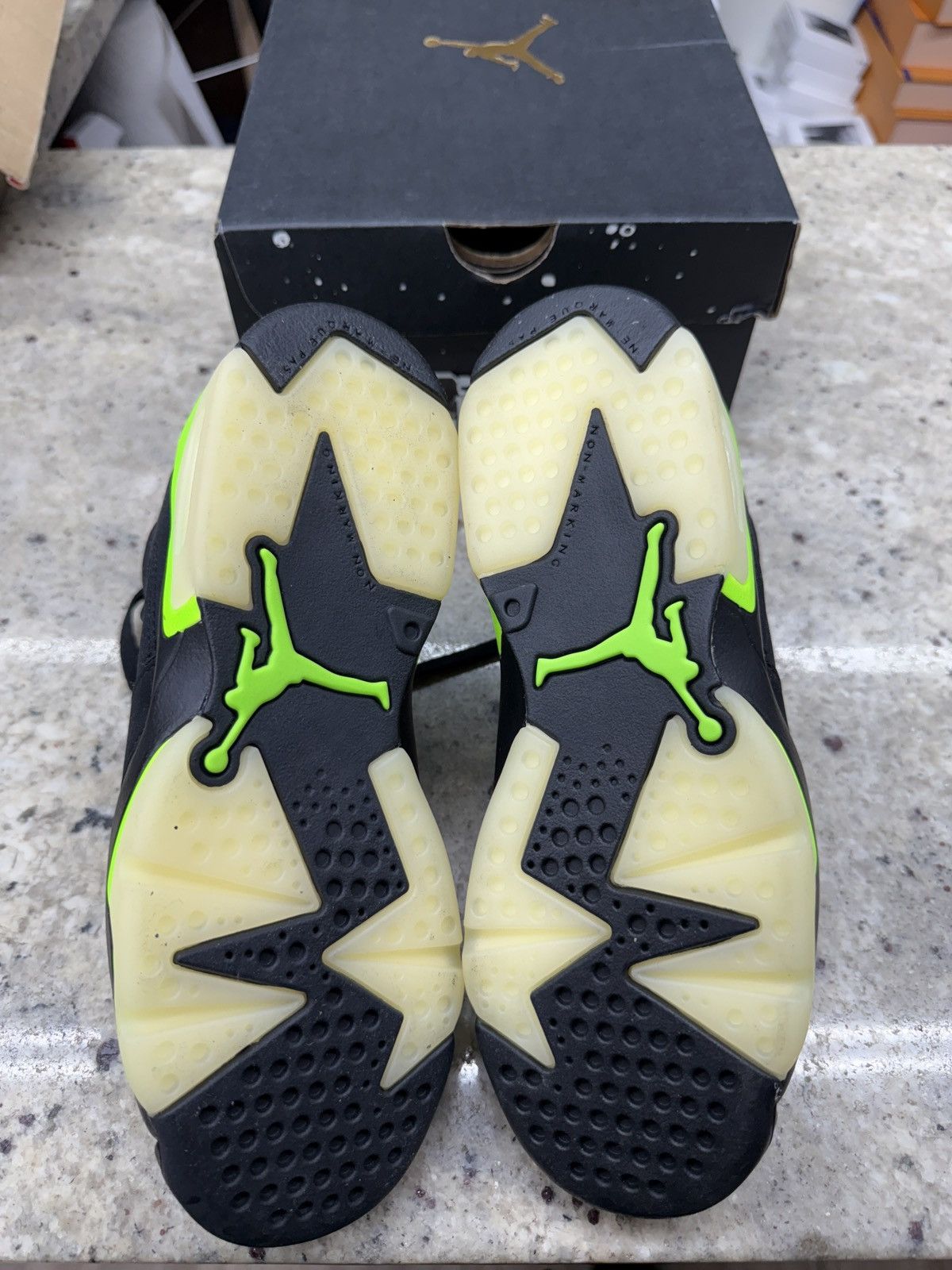 Jordan Brand Air Jordan Electric Green 6s Size US 6 / EU 39 - 4 Thumbnail