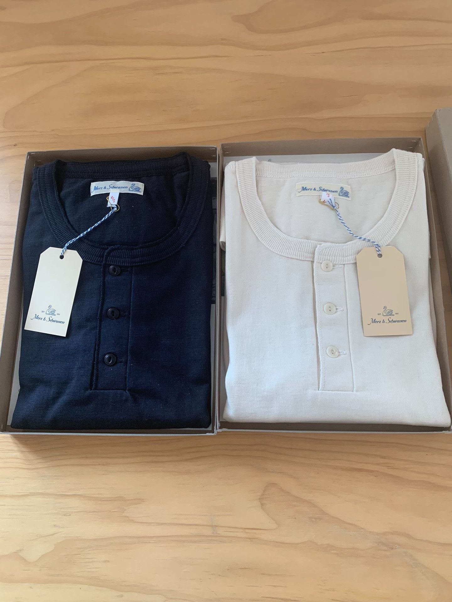 Merz B. Schwanen Merz b. Schwanen Henley Short Sleeve Size US S / EU 44-46 / 1 - 1 Thumbnail