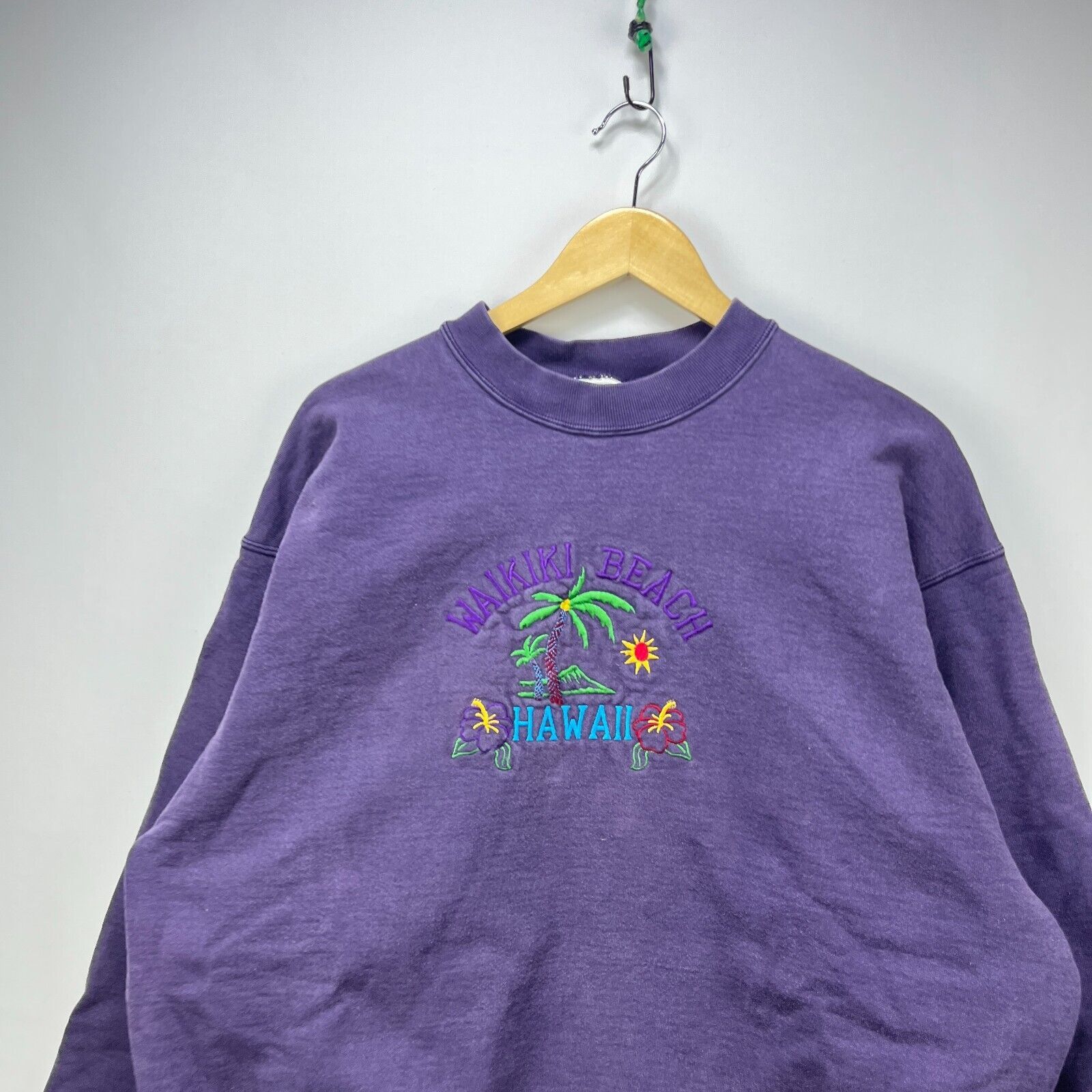 Vintage Vintage 90s Hawaii Waikiki Beach Faded Purple Sweatshirt XL Size US XL / EU 56 / 4 - 2 Thumbnail