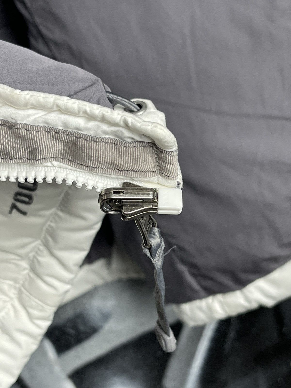 The North Face The North Face 700 Vintage White Goose Down Vest WMNS Size M Size M / US 6-8 / IT 42-44 - 17 Thumbnail