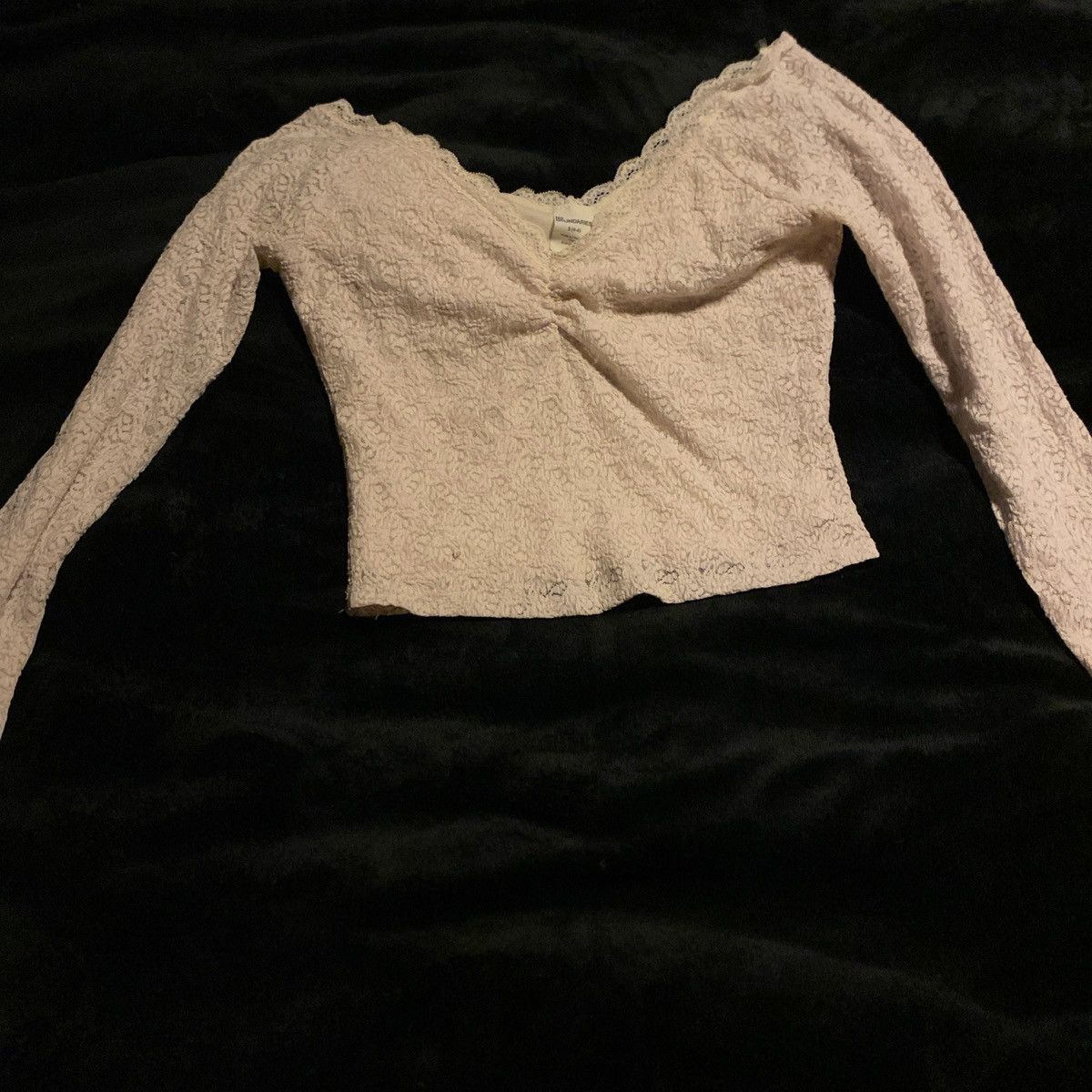 Other No Boundaries Ivory Lace Cropped V-Neck Floral Blouse Size S / US 4 / IT 40 - 1 Thumbnail