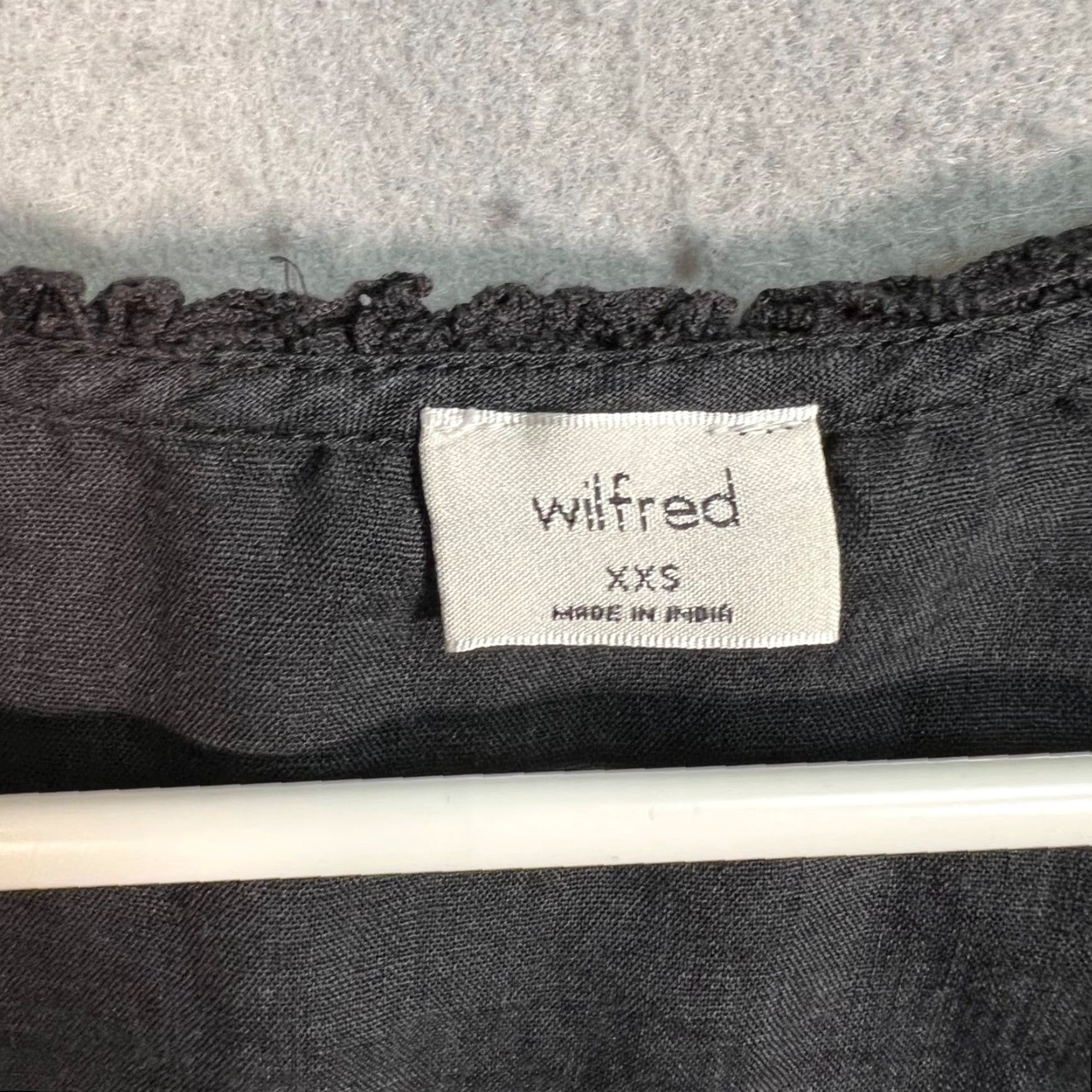Vintage VINTAGE Wilfred Black Embroidered Cropped Blouse Womens 2XS XS Cropped Embroidered Blouse Black Wilfred Womens Shirt Blouse Ladies 2XS/XS Size XXS / US 00 / IT 34 - 3 Thumbnail