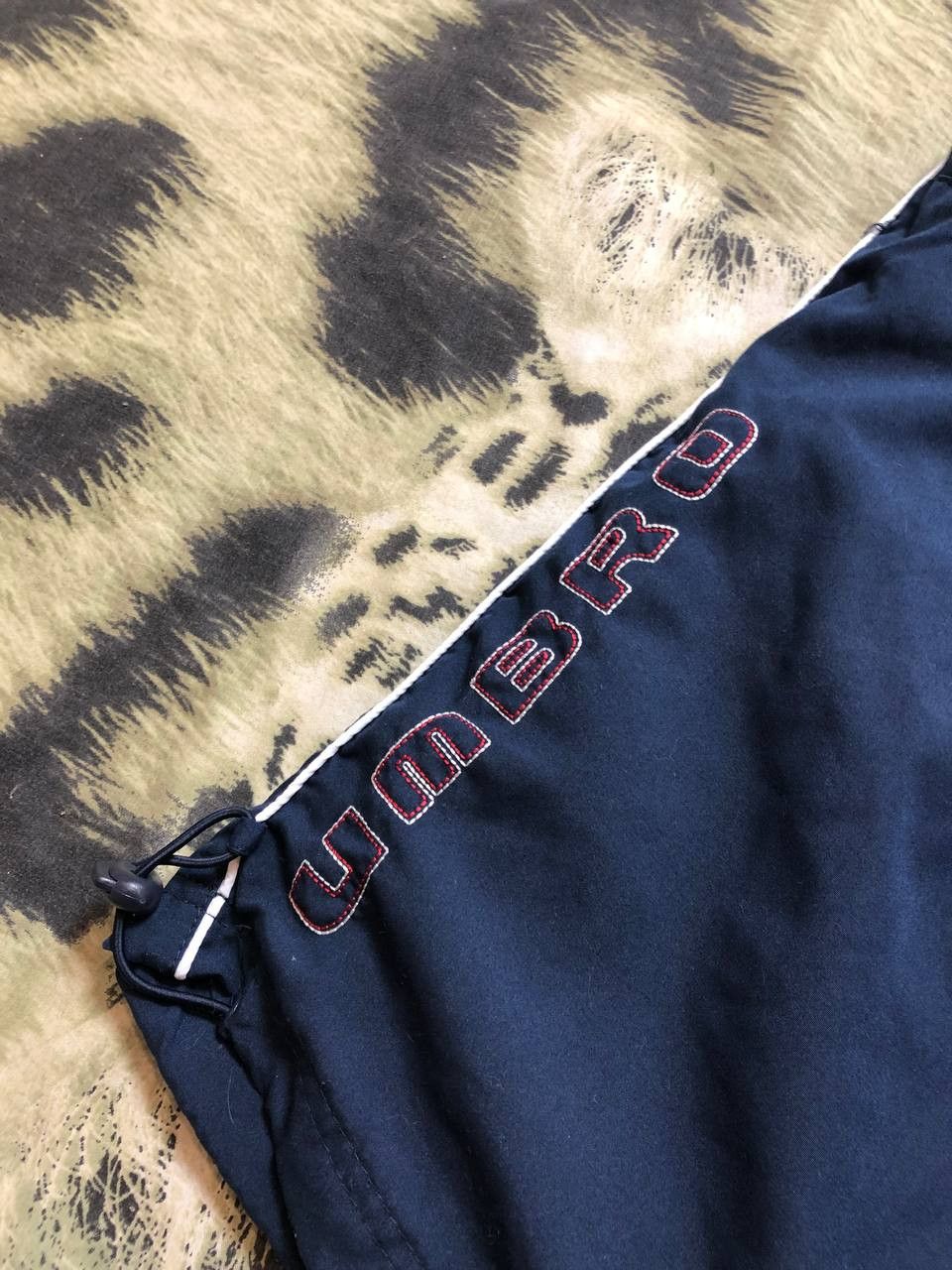 Umbro Vintage Umbro Y2K Logo Streetwear Shorts Size XXL Size US 38 / EU 54 - 16 Thumbnail