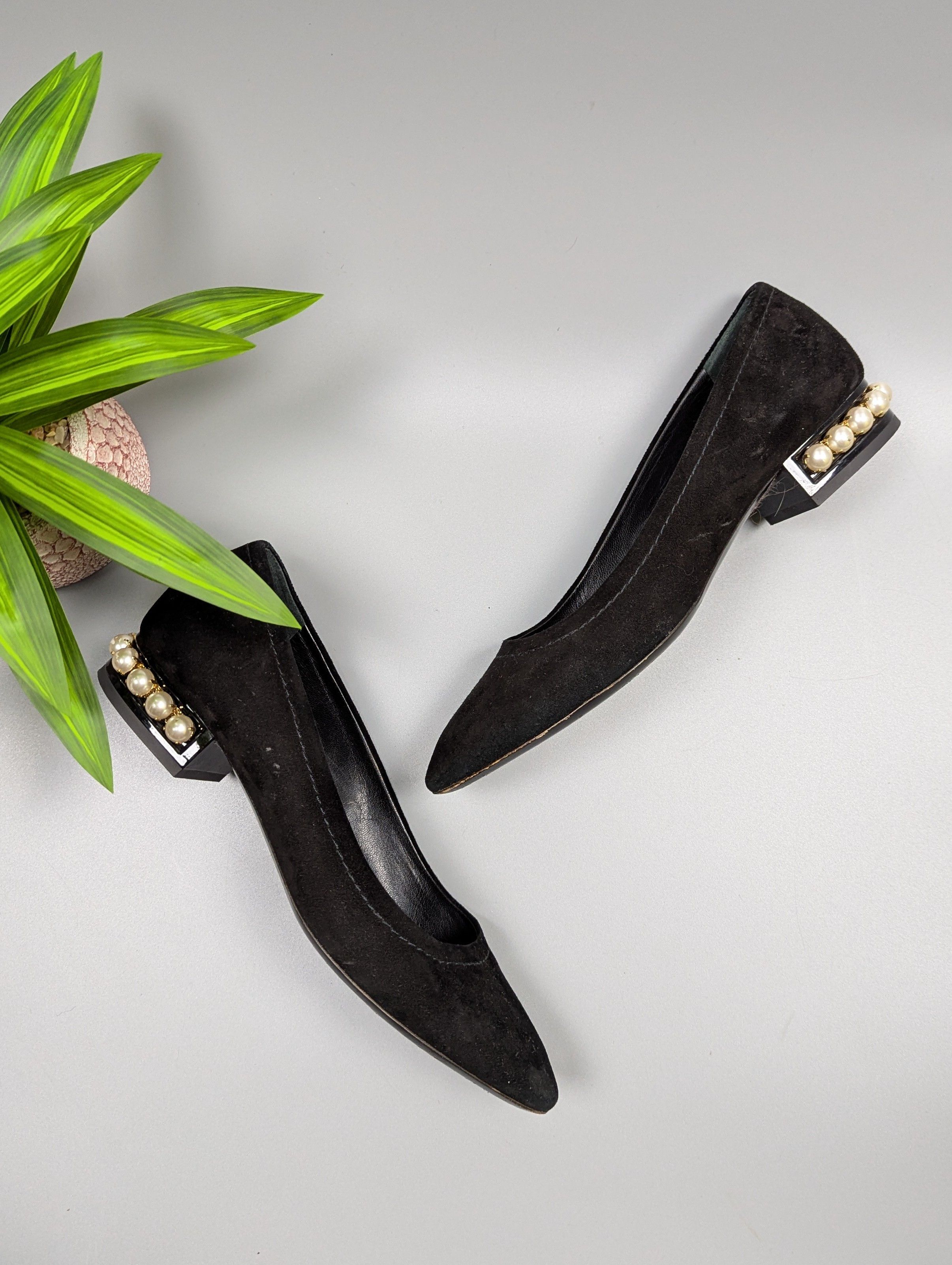 Vintage Konstantin Starke Vintage Black Suede Pumps Pearl Block Heel Size US 8.5 / IT 38.5 - 6 Thumbnail