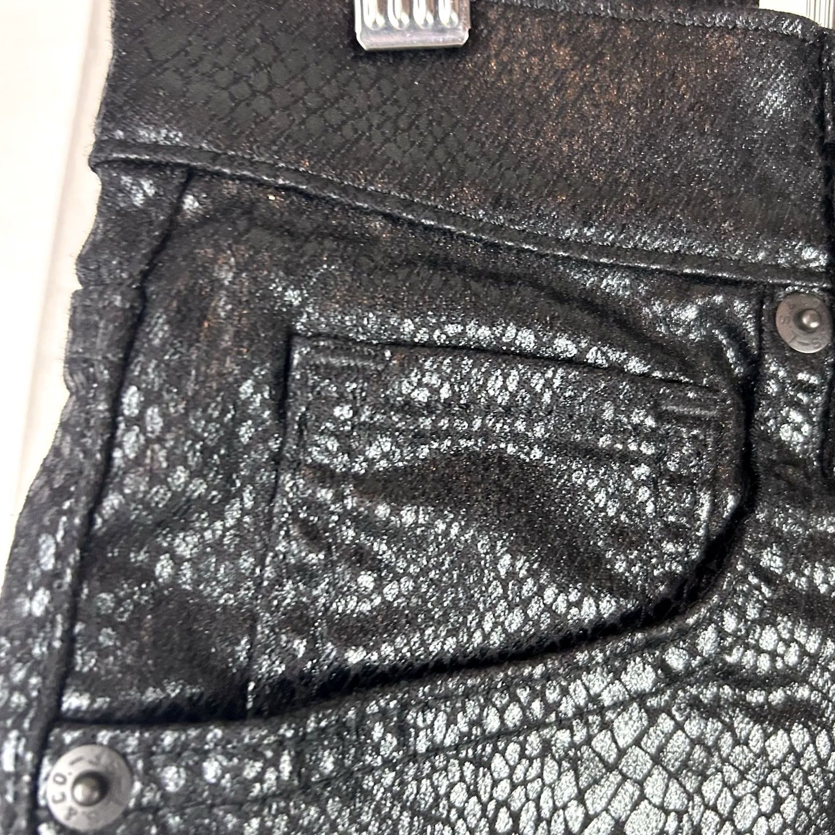 Levi's Levi’s Mile High Super Skinny Extra High Slim Snake Print Jeans Pants 26 NWT Womens Jeans Snake Print Slimming 5-Pocket Design Zipper Button Black NWT Size 26" / US 2 / IT 38 - 5 Thumbnail
