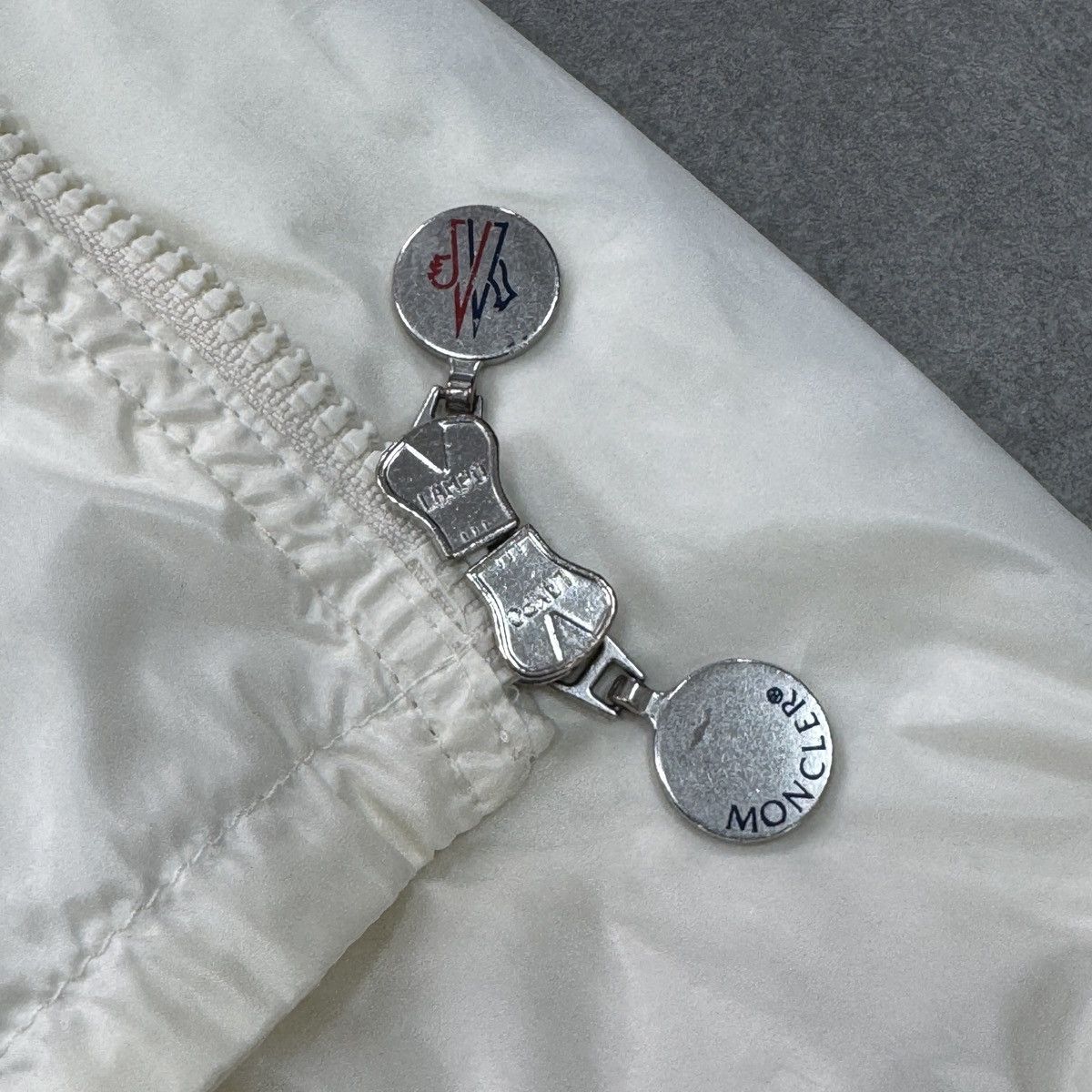 Moncler Authentic Moncler Women Jacket Size 4 (L) Size L / US 10 / IT 46 - 21 Thumbnail