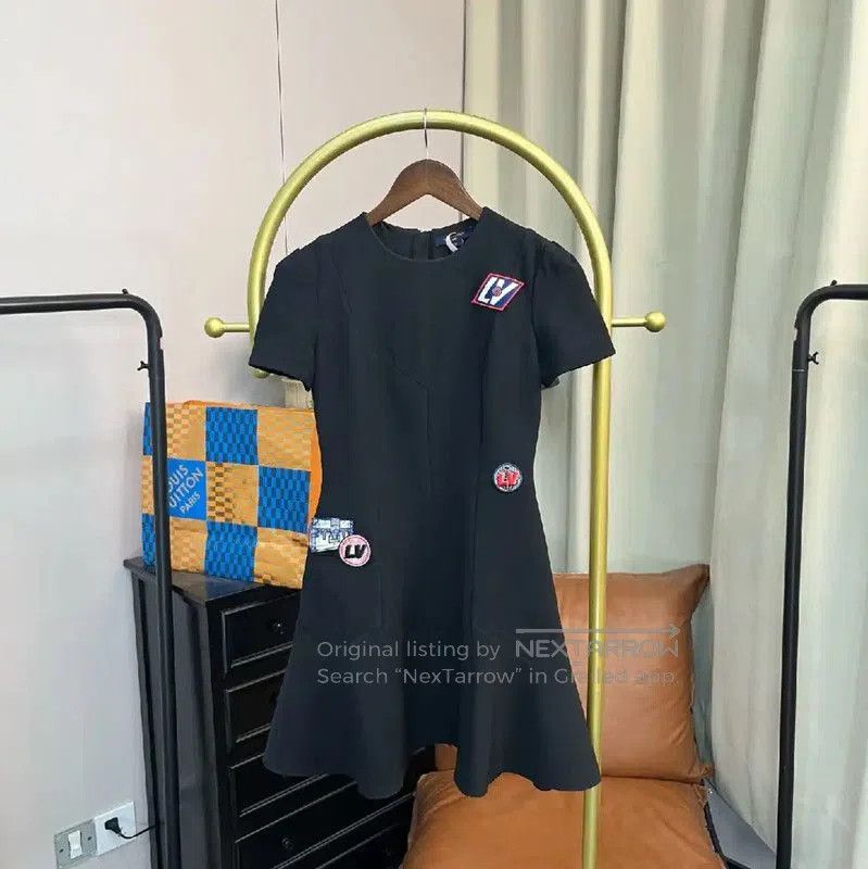 Louis Vuitton Louis Vuitton Black Wool Dress Size XS . Size XS / US 0-2 / IT 36-38 - 1 Thumbnail