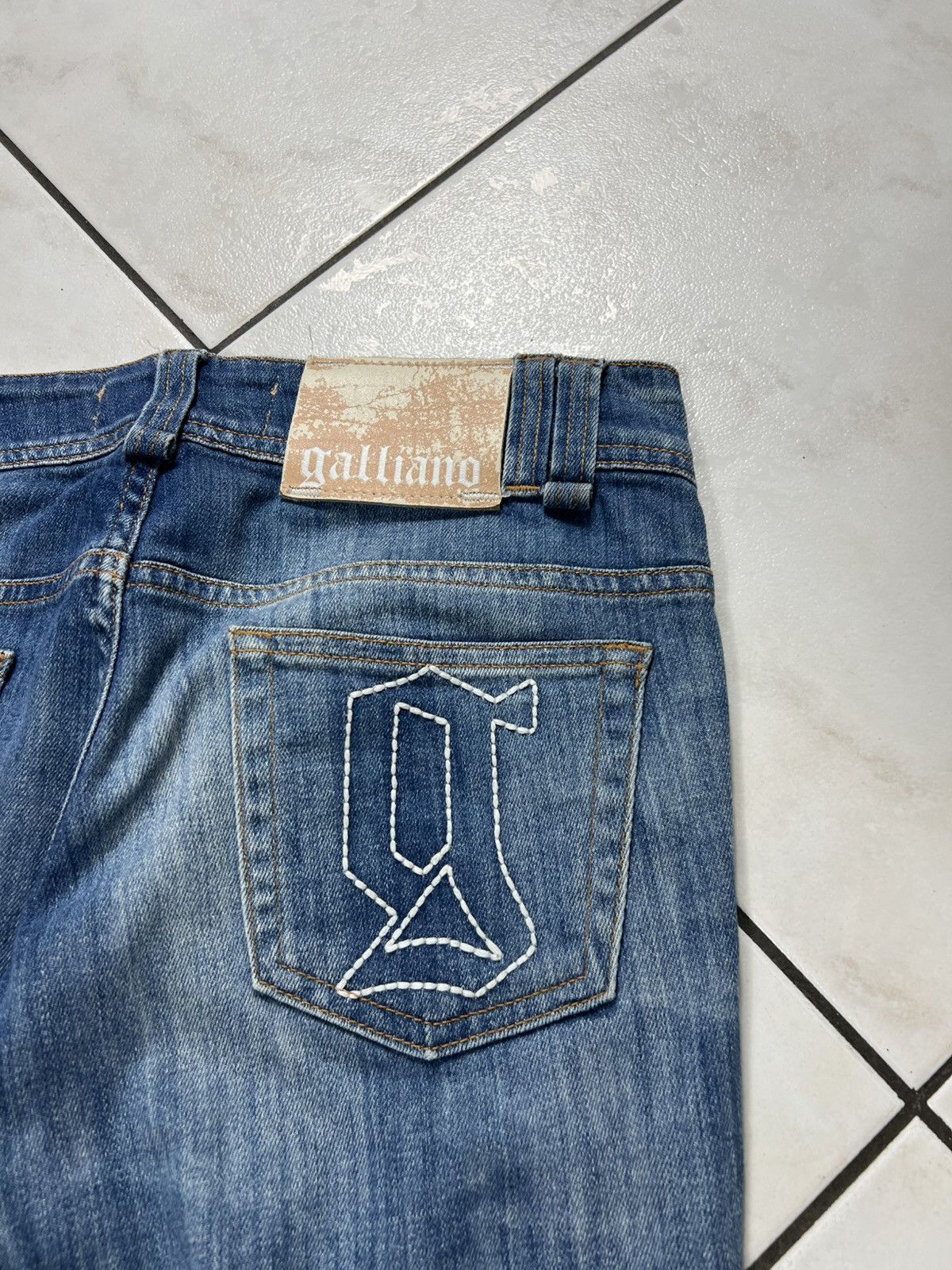 John Galliano Vintage John Galliano y2k skinny slim fit jeans washed denim Size 26" / US 2 / IT 38 - 12 Thumbnail