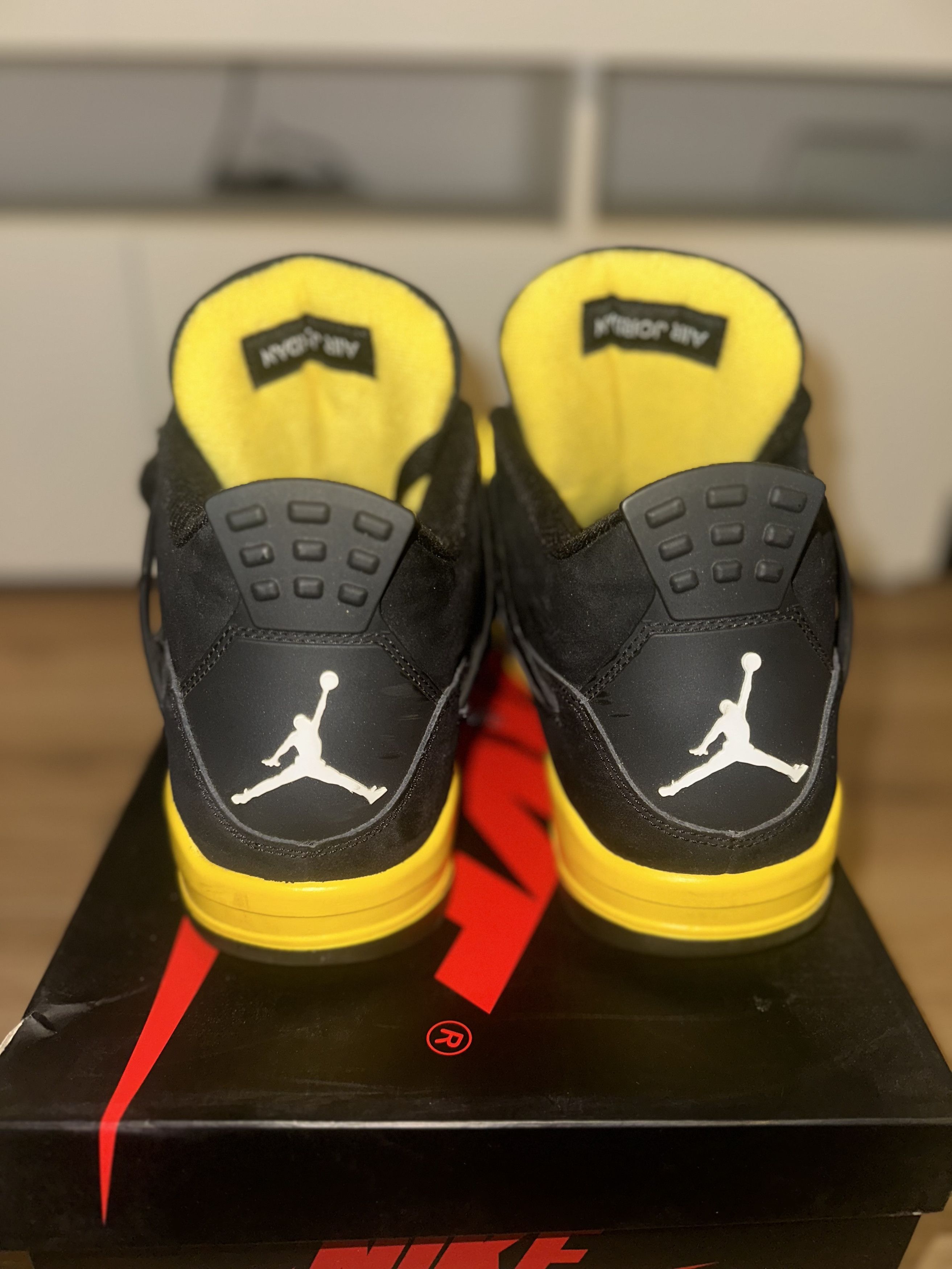 Jordan Brand Jordan Retro “Thunder” size 10.5 Size US 10.5 / EU 43-44 - 3 Thumbnail