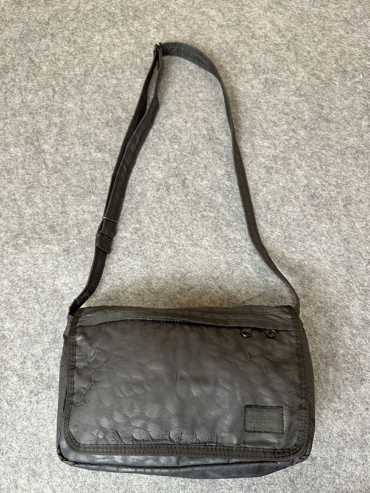 Porter Porter messenger bag with a wrinkled nylon. Size ONE SIZE - 2 Thumbnail