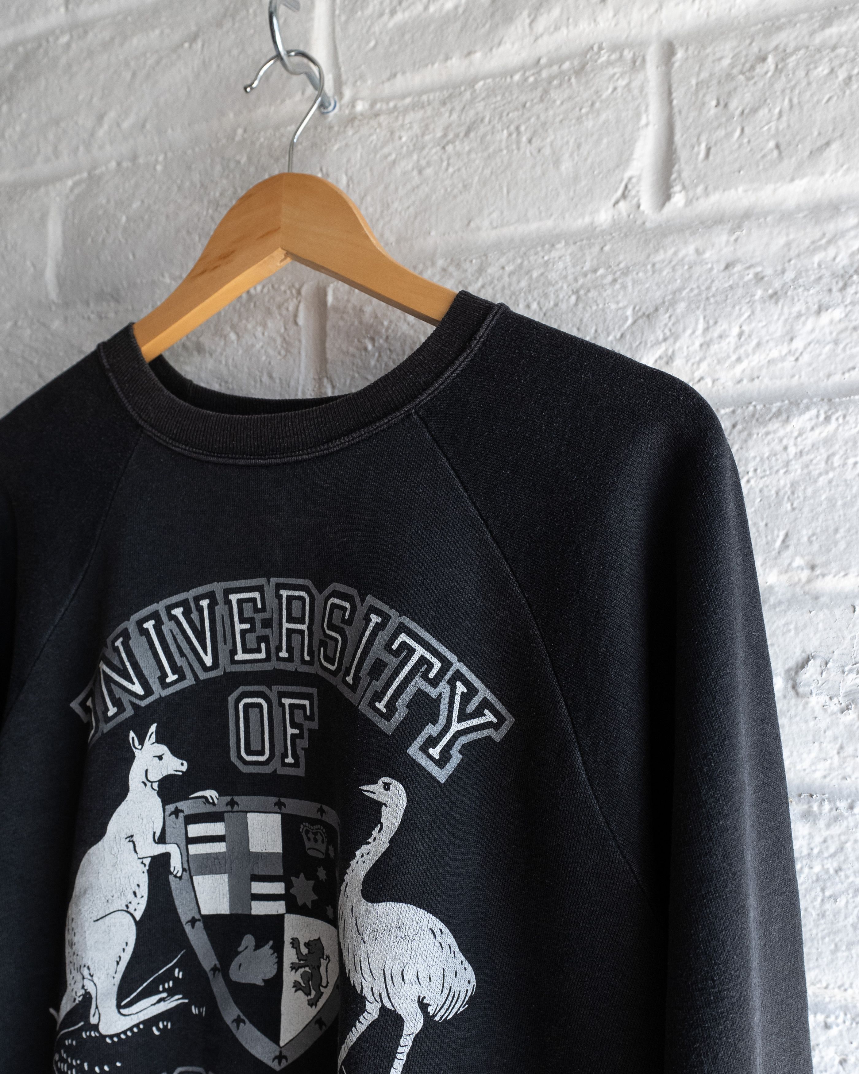 Vintage Vintage 1980s University Of Australia Sweatshirt Black L Size US L / EU 52-54 / 3 - 5 Thumbnail