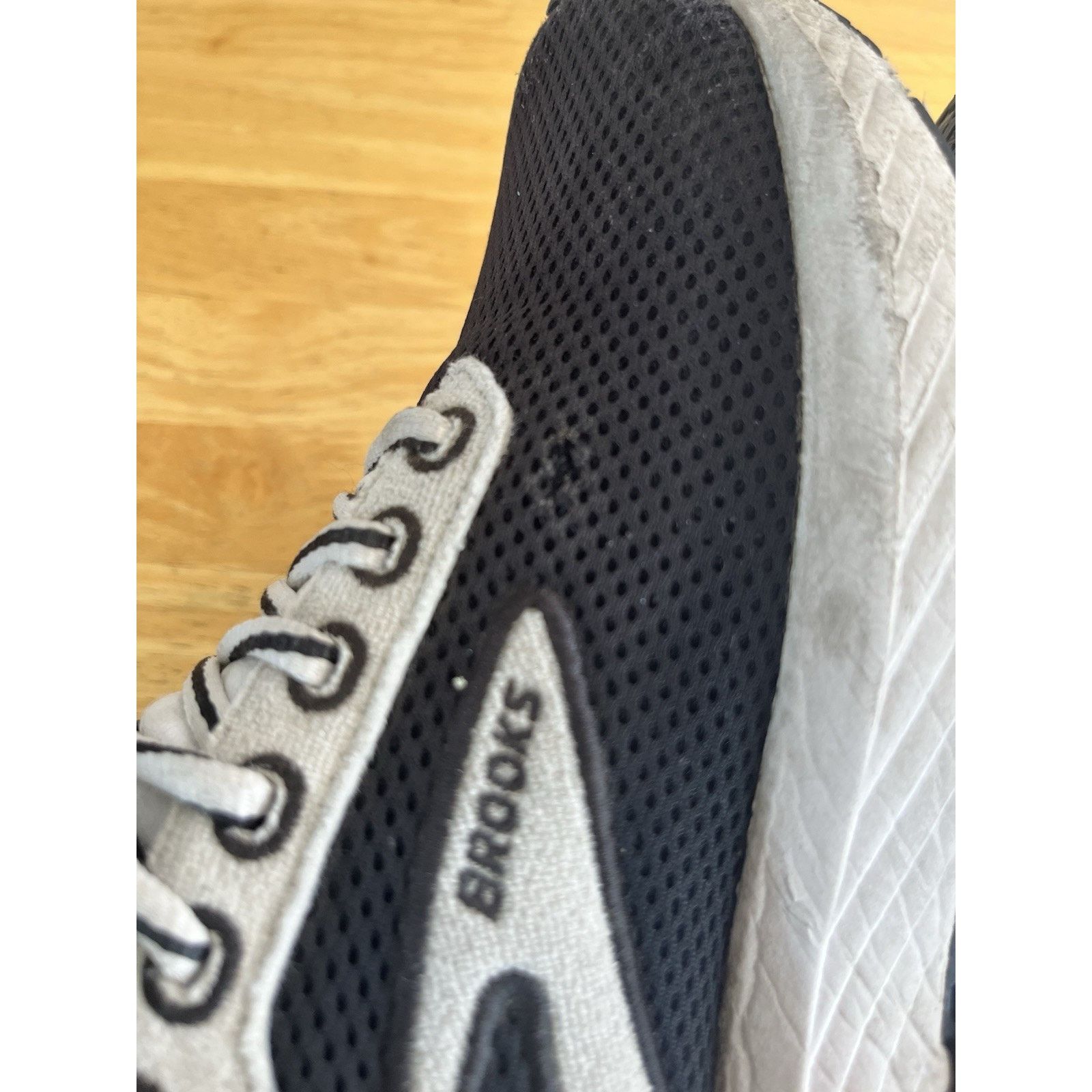 Brooks Brooks Revel 6 Men's Size 10 Running Shoes Black White Size US 10 / EU 43 - 6 Thumbnail