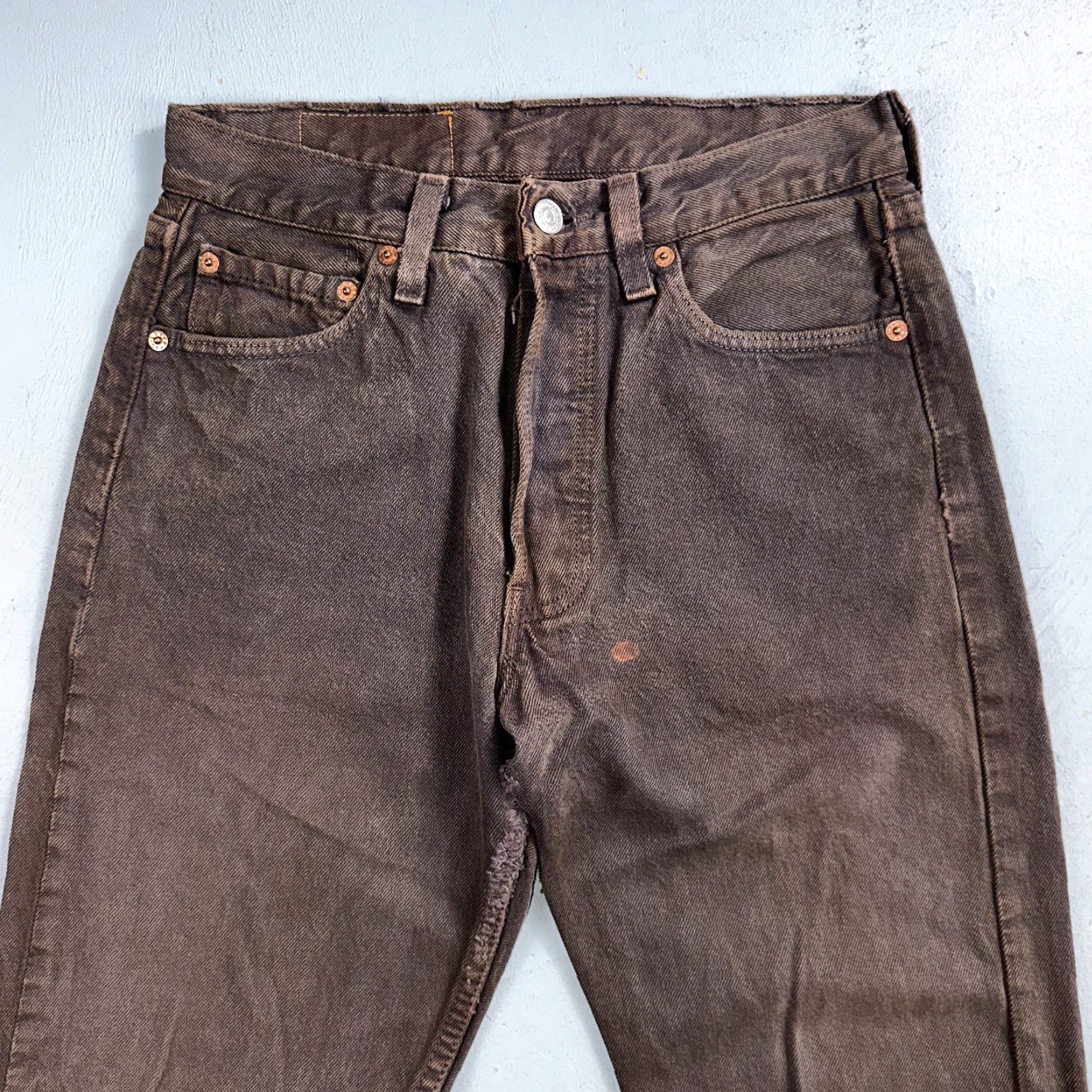 Levi's VINTAGE Levi's 501 Jeans Men Adult Regular Fit Straight Leg Light Wash Gray 90s Y2K US Made 28x30 Size US 28 / EU 44 - 2 Thumbnail
