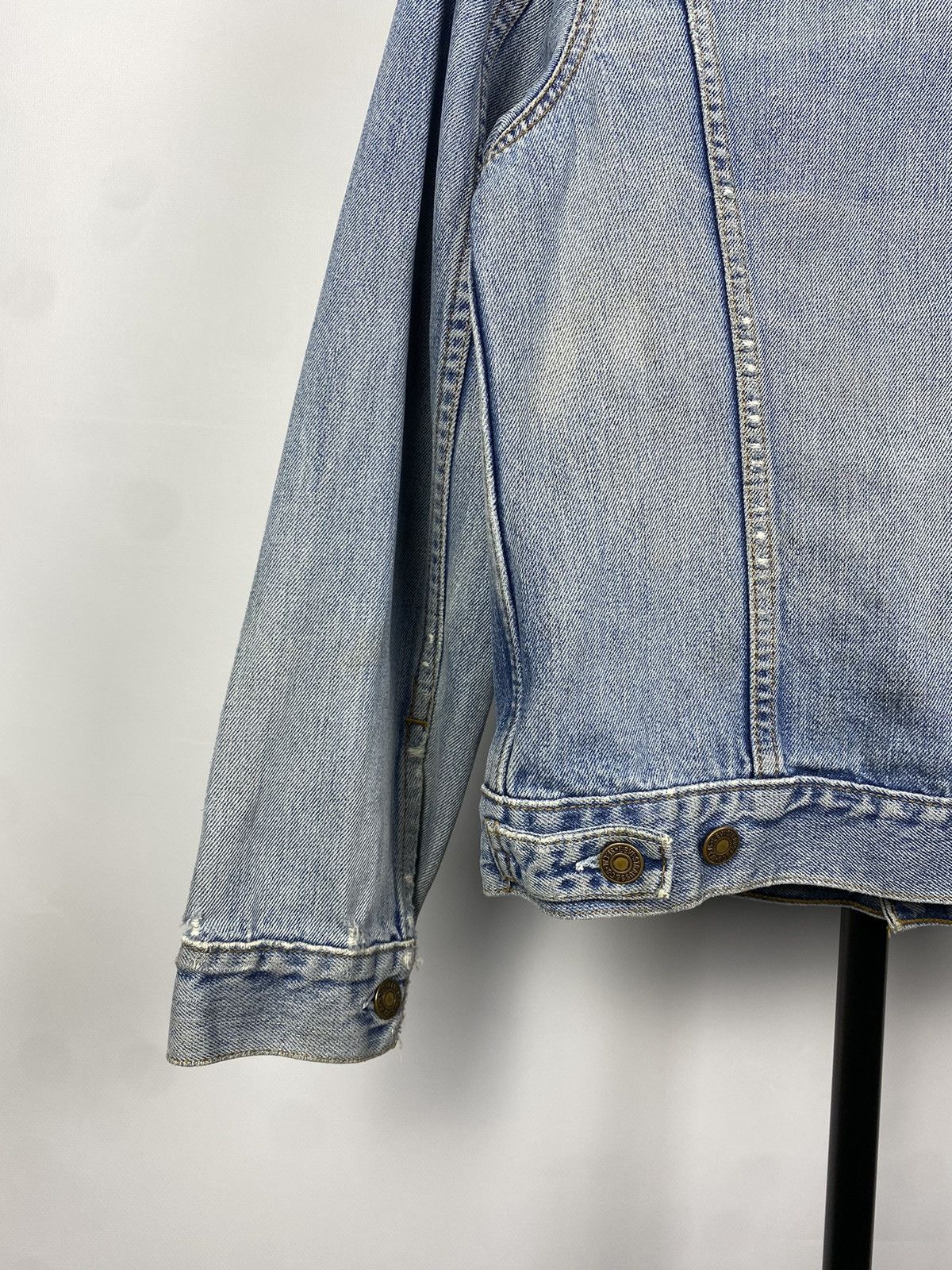 Jean × Levi's × Levi's Vintage Clothing Vintage 90's Distressed Levi's Trucker Denim Jacket Small Size US S / EU 44-46 / 1 - 12 Thumbnail