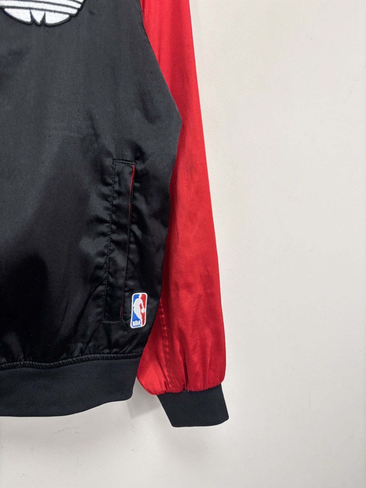 Adidas Adidas Chicago Bulls 2013 Men’s Rare NBA Satin Bomber Jacket Size US S / EU 44-46 / 1 - 7 Thumbnail