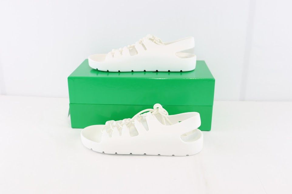Bottega Veneta o1rshd1 Gel Rubber Jelly Sandal in Chalk Size US 7 / EU 40 - 14 Thumbnail