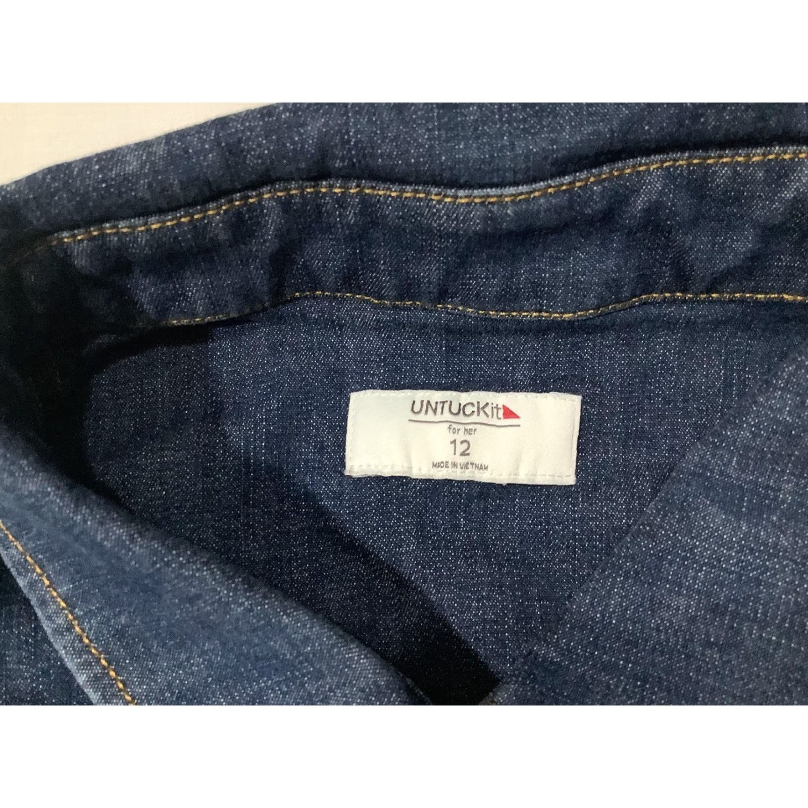 UNTUCKit UNTUCKit Shirt Womens 12 Blue Denim Jenna Button Front Long Sleeve Western Yoke UNTUCKit Shirt Women Denim Button-Up Casual Size XL / US 12-14 / IT 48-50 - 5 Thumbnail