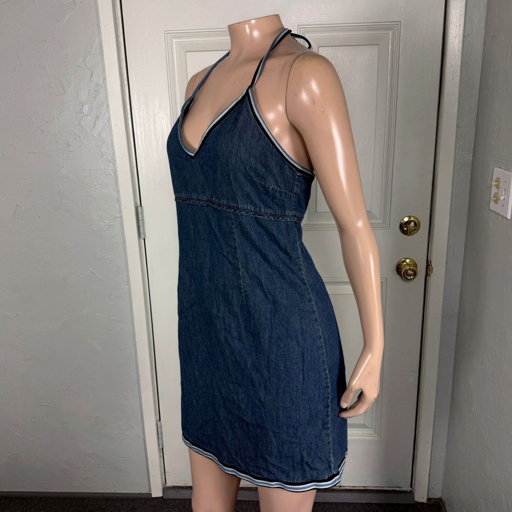 Old Navy Vintage Old Navy Denim Halter Dress 4 Mini Tie Y2K Jean Cotton Q3-13 Size 27" / US 4 / IT 40 - 4 Thumbnail