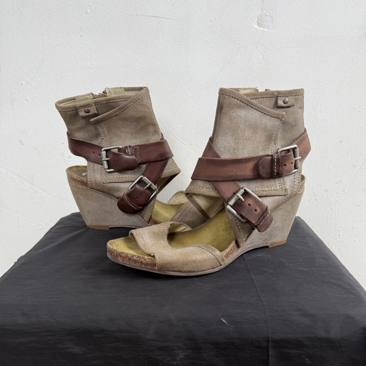 A.S.98 00’s Mjus Avant Garde Leather Wedge Sandals Buckles Boho Size US 10.5 / IT 40.5 - 3 Thumbnail