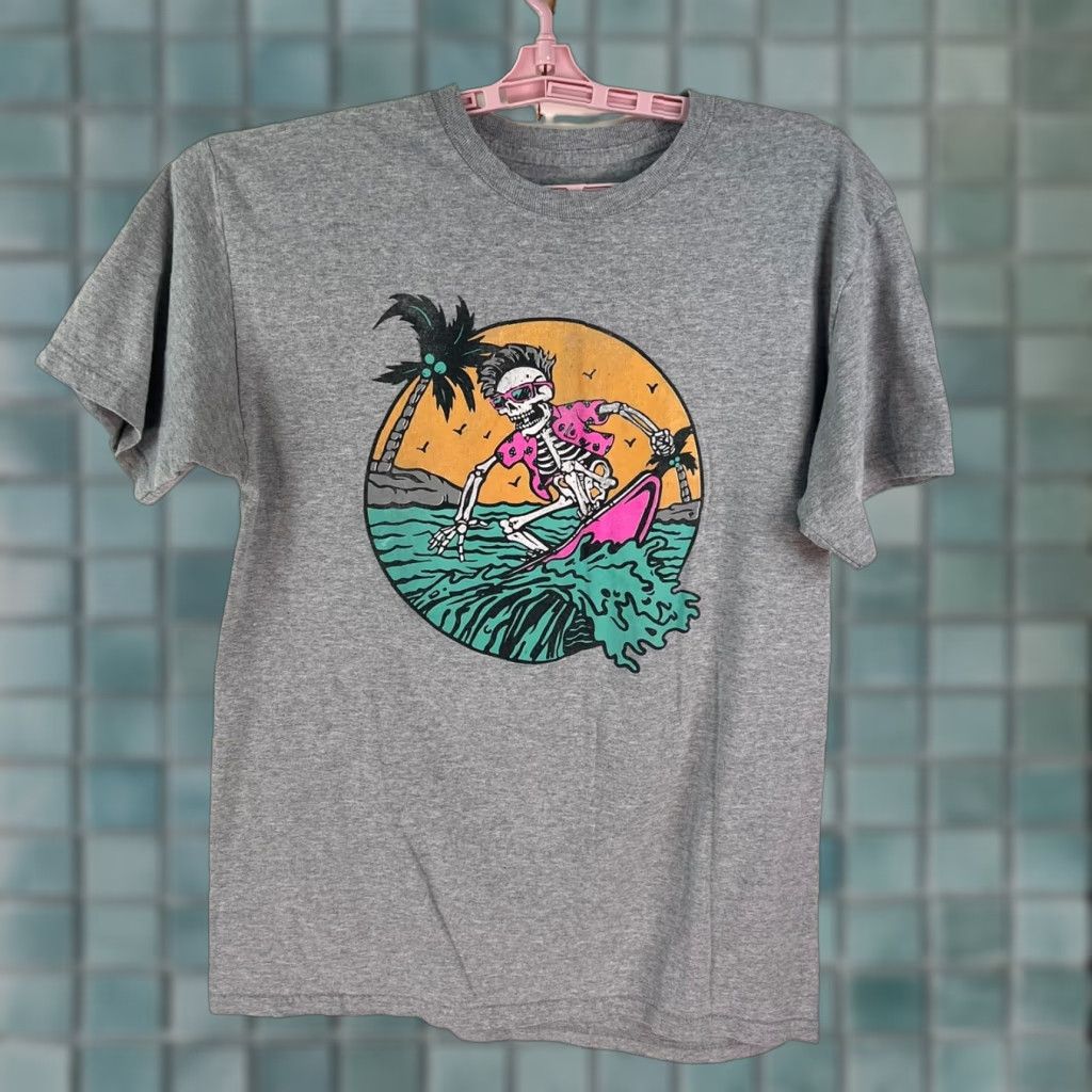 Vintage Good Vibes Tee Shirt Mens Size M Gray Skeleton Surfing 2 Sided Graphics Vintage Shirt M Mens Gray Good Vibes Surfer 90s Size US M / EU 48-50 / 2 - 1 Thumbnail
