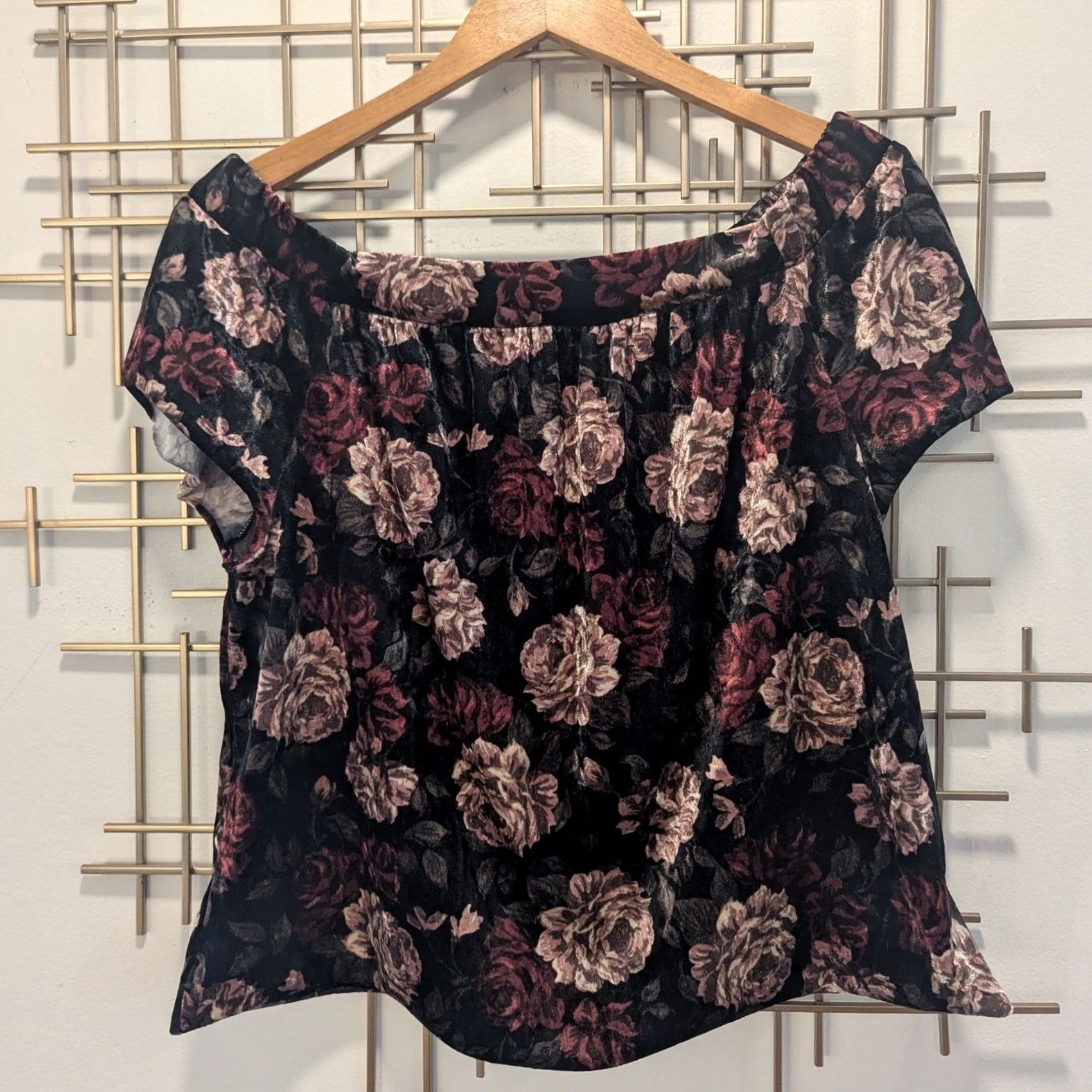 Vintage A. Byer Black Floral Velvet Off Shoulder Cap Sleeve Top Women's L Velvet Off Shoulder Shirt Size L / US 10 / IT 46 - 2 Thumbnail