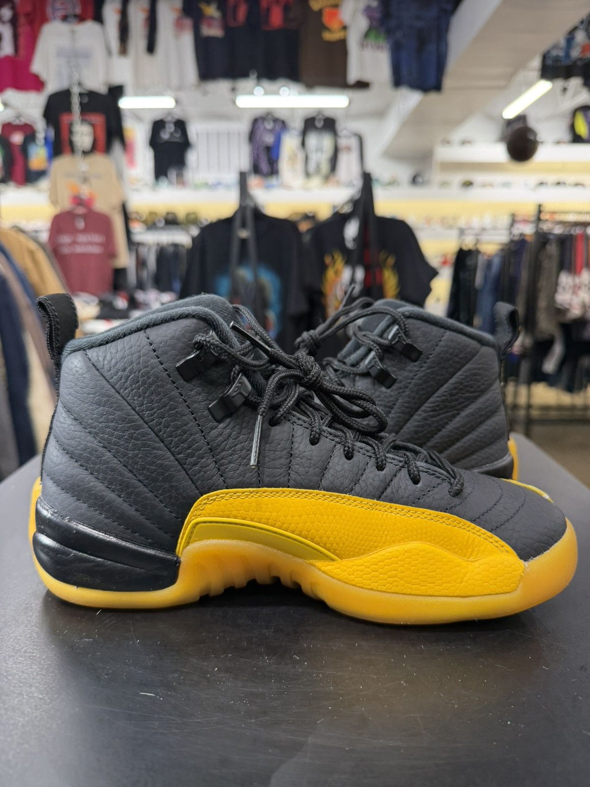 Jordan Brand Air Jordan 12 Black University Gold Size 4Y (2020) Size US 5 / EU 37 - 3 Thumbnail