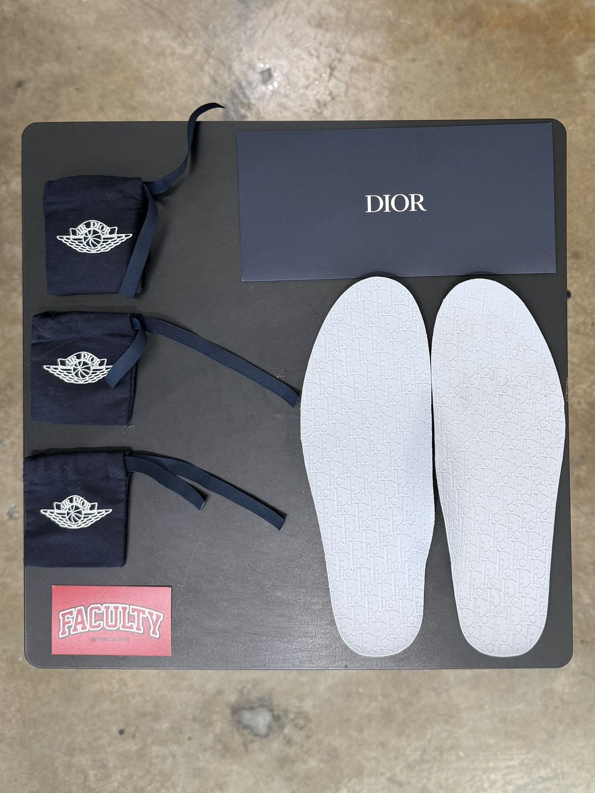 Dior × Jordan Brand Air Jordan 1 Low Dior Size 9 (2020) Size US 9 / EU 42 - 12 Thumbnail