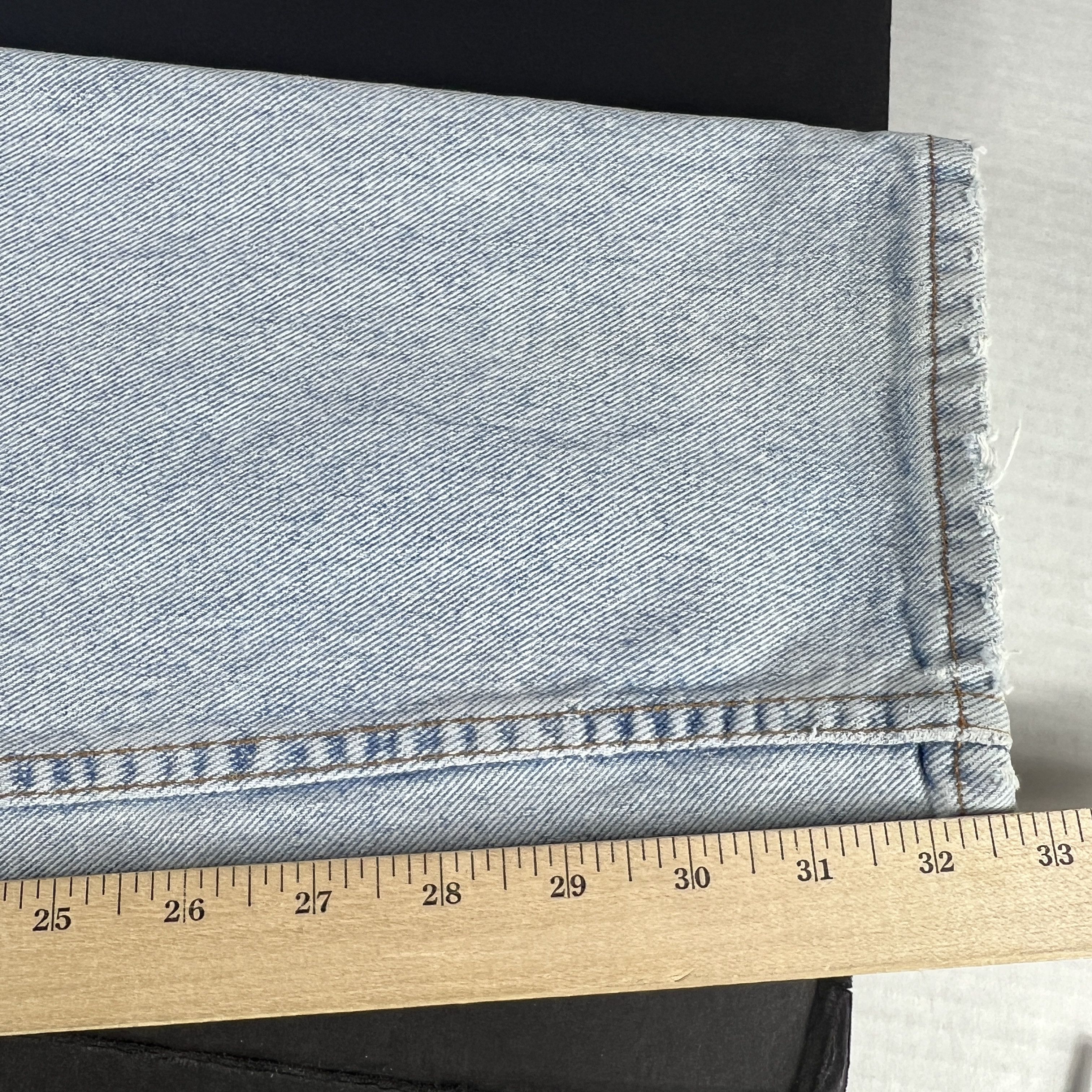 Levi's × Vintage VTG 90s Levi's Jeans 550 Relaxed Straight Light Blue Denim Size US 33 - 18 Thumbnail