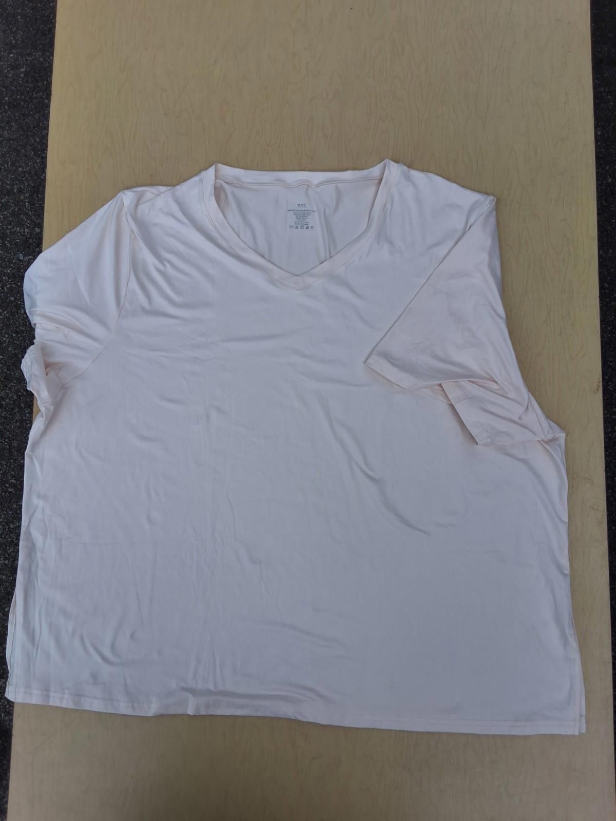 The Unbranded Brand Unbranded Women's V-Neck Short Sleeve Top Plus Size 3XL Size 3XL / US 20-22 - 1 Thumbnail