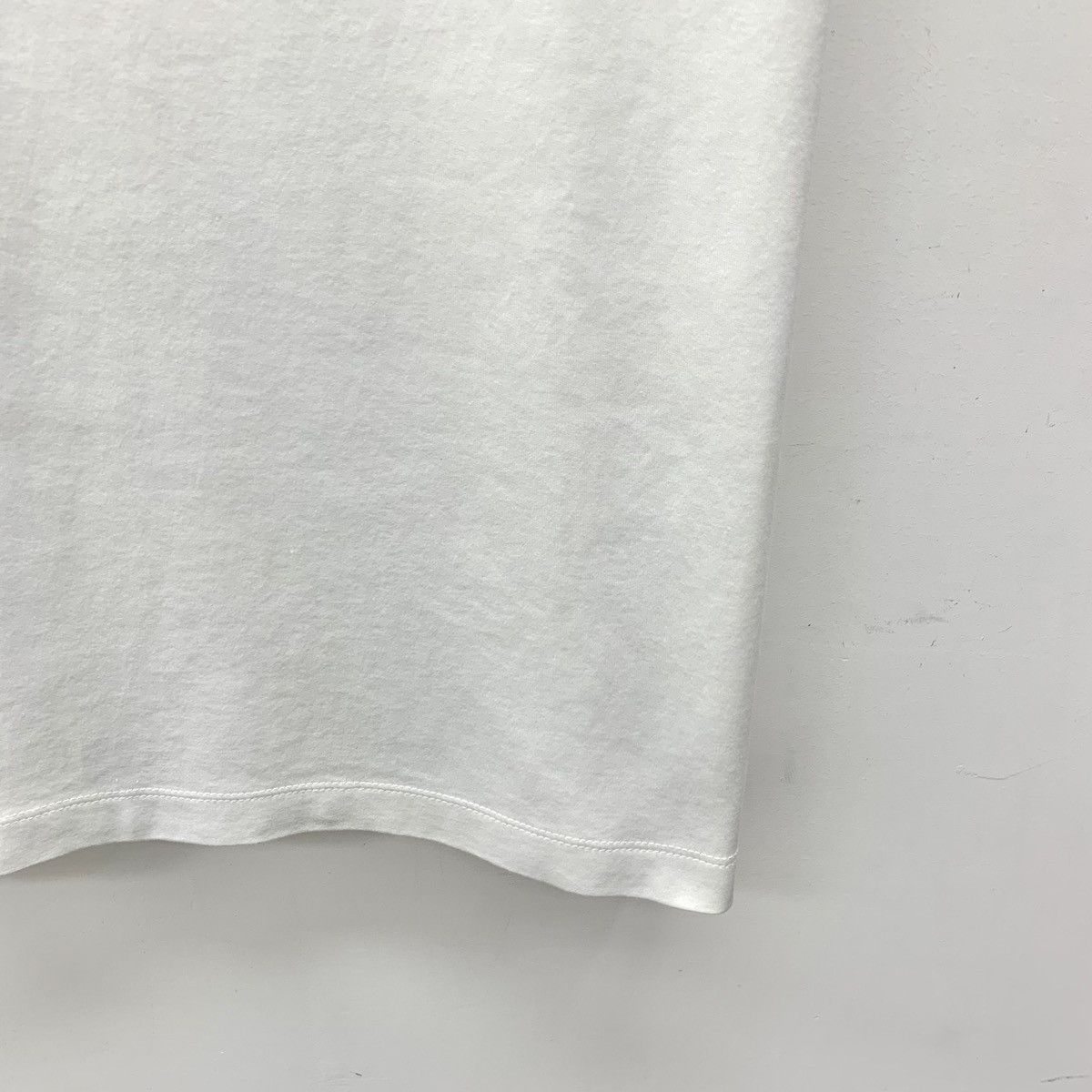 Louis Vuitton Louis Vuitton Emblem Printed Short Sleeve T-Shirt K26WX Size S / US 4 / IT 40 - 4 Thumbnail