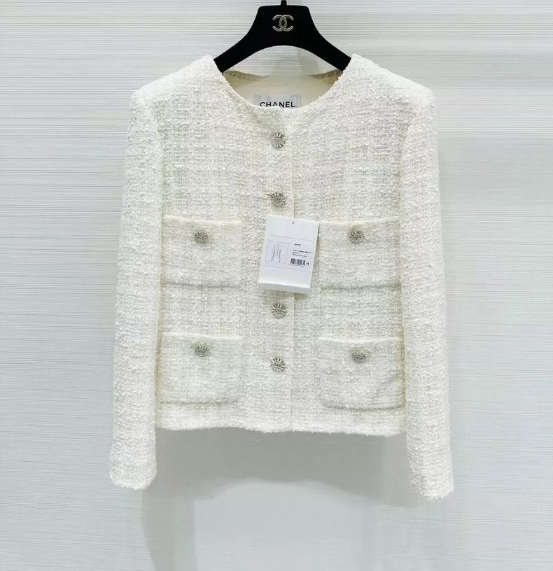 Chanel Chanel 23C white moonlight coat Size XS / US 0-2 / IT 36-38 - 1 Thumbnail