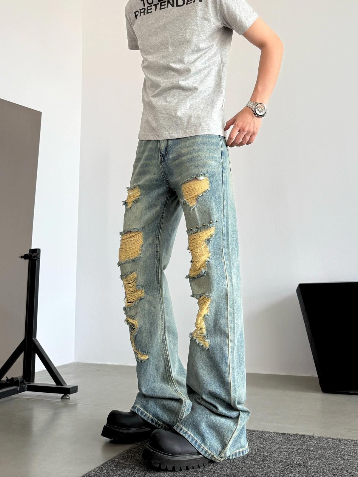 Vintage Distressed Flared Jeans Size US 32 / EU 48 - 2 Thumbnail