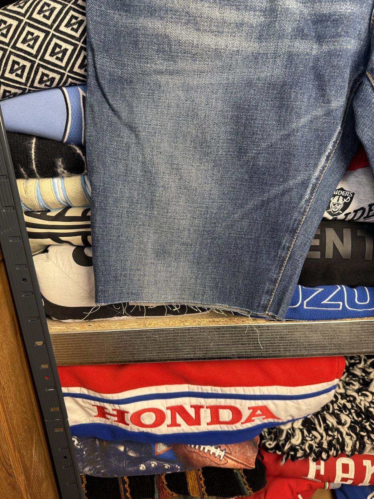 Dolce & Gabbana Dolce & Gabbana Vintage Metal Logo Denim Shorts Size US 36 / EU 52 - 6 Thumbnail