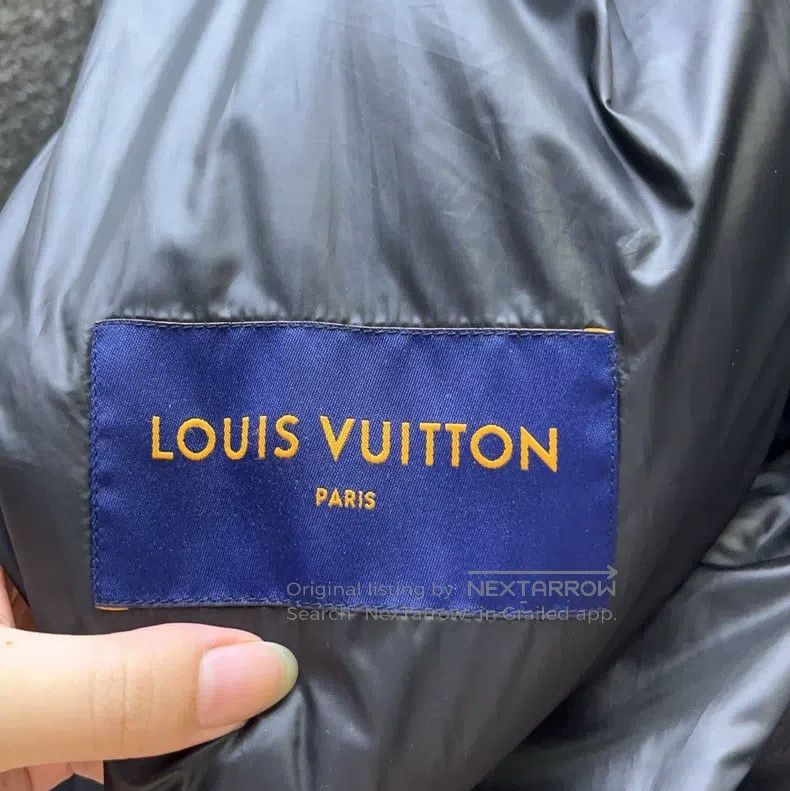 Louis Vuitton Louis Vuitton Black logo embossed graphic zipper solid hoo Size US M / EU 48-50 / 2 - 7 Thumbnail