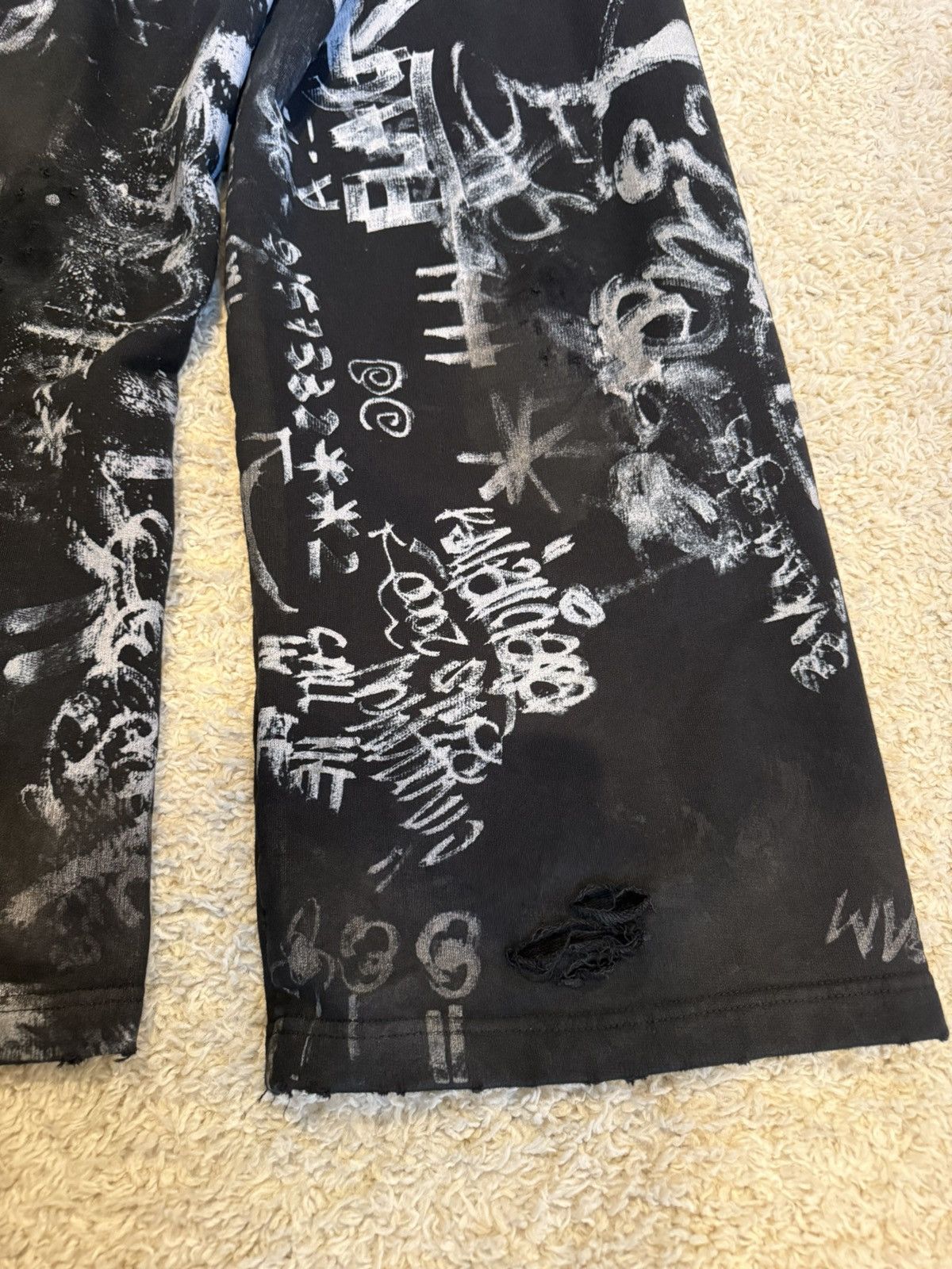 Balenciaga Balenciaga VIC Skater Graffiti Sweatpants Size US 30 / EU 46 - 7 Thumbnail