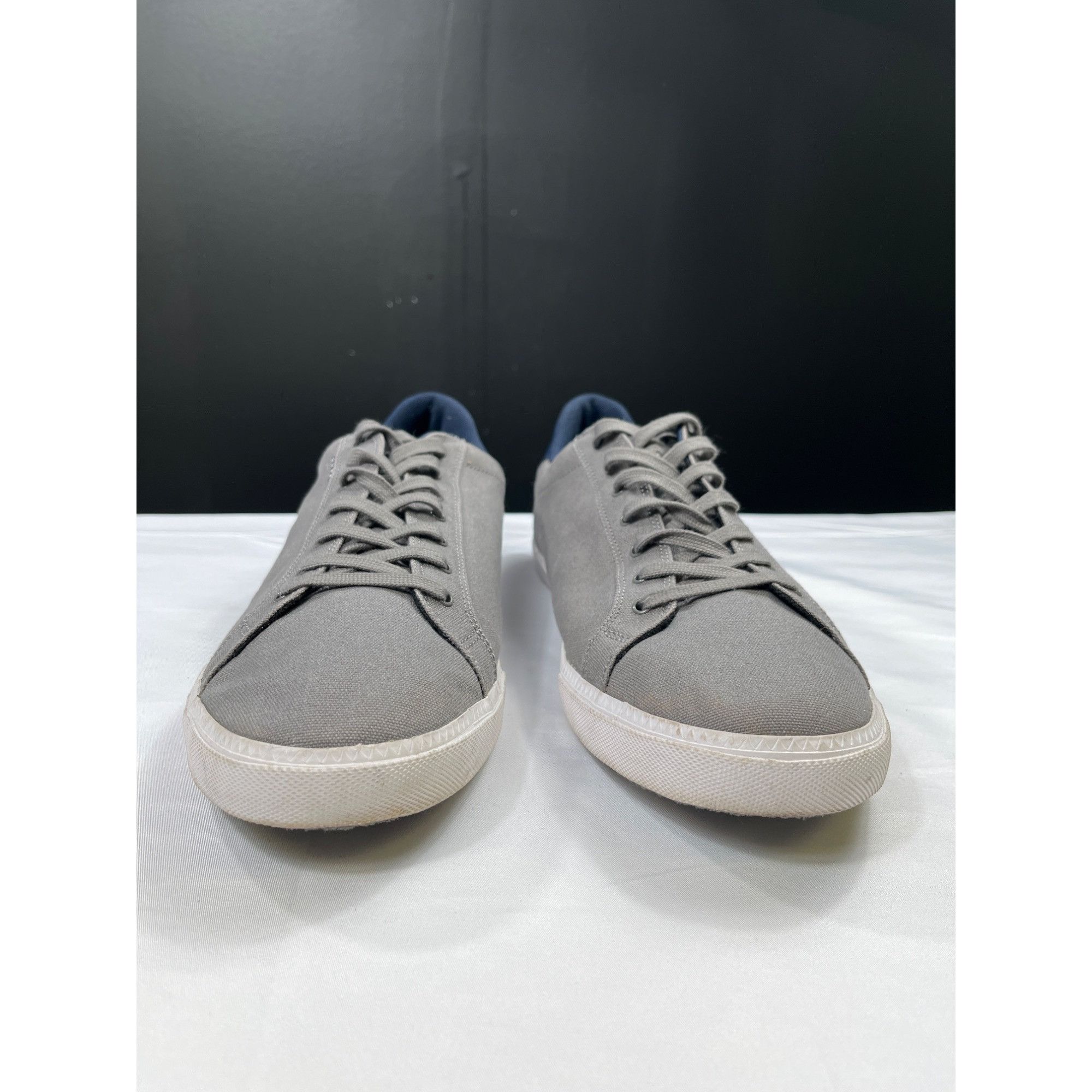 Lacoste Lacoste Mens Grey Canvas Sneakers Size 12 SKU 7449 Size US 12 / EU 45 - 4 Thumbnail