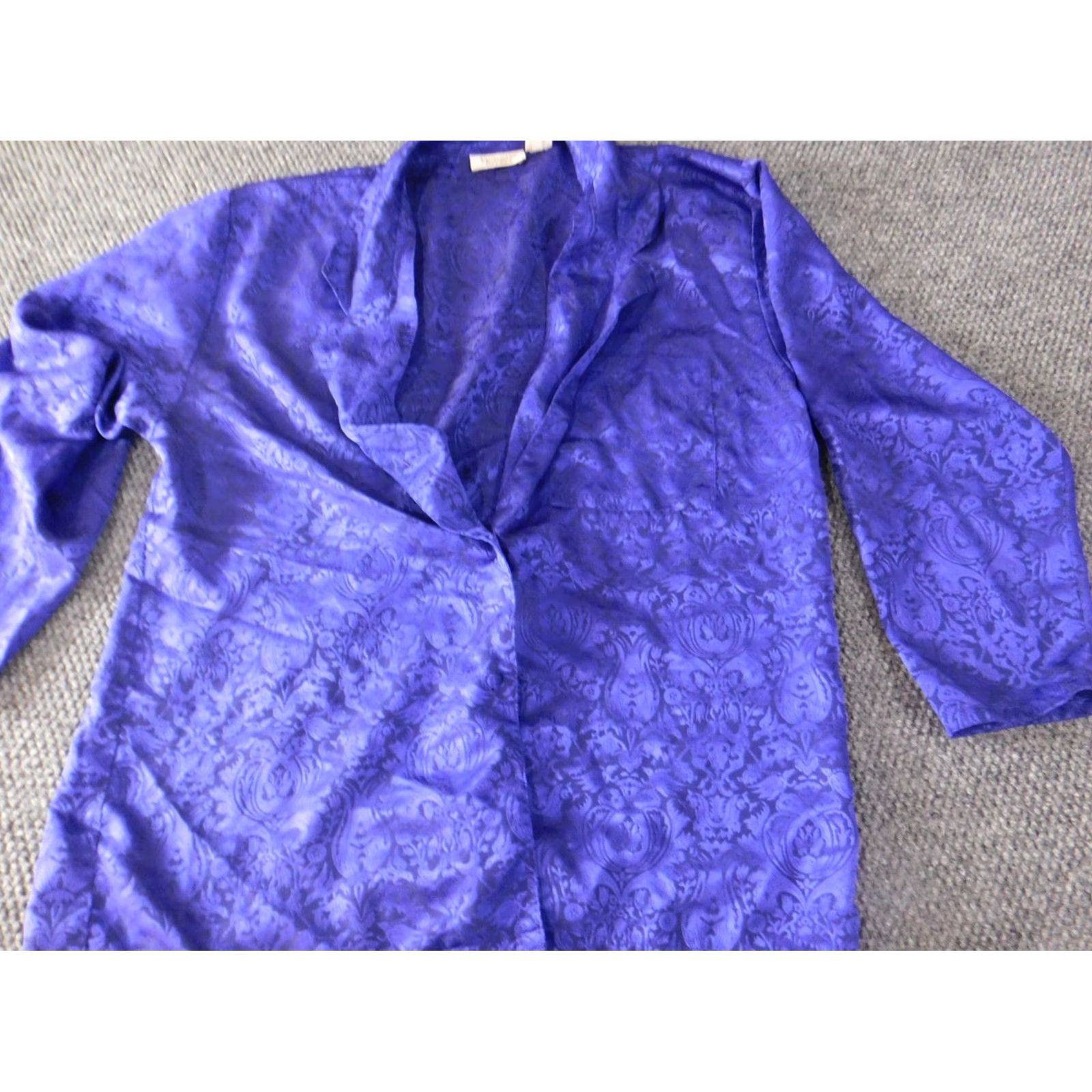 Victoria's Secret Victoria's Secret Pajama Top Womens M Velvet Floral Purple Long Sleeve Camisole Style Cartoon Size M / US 6-8 / IT 42-44 - 4 Thumbnail
